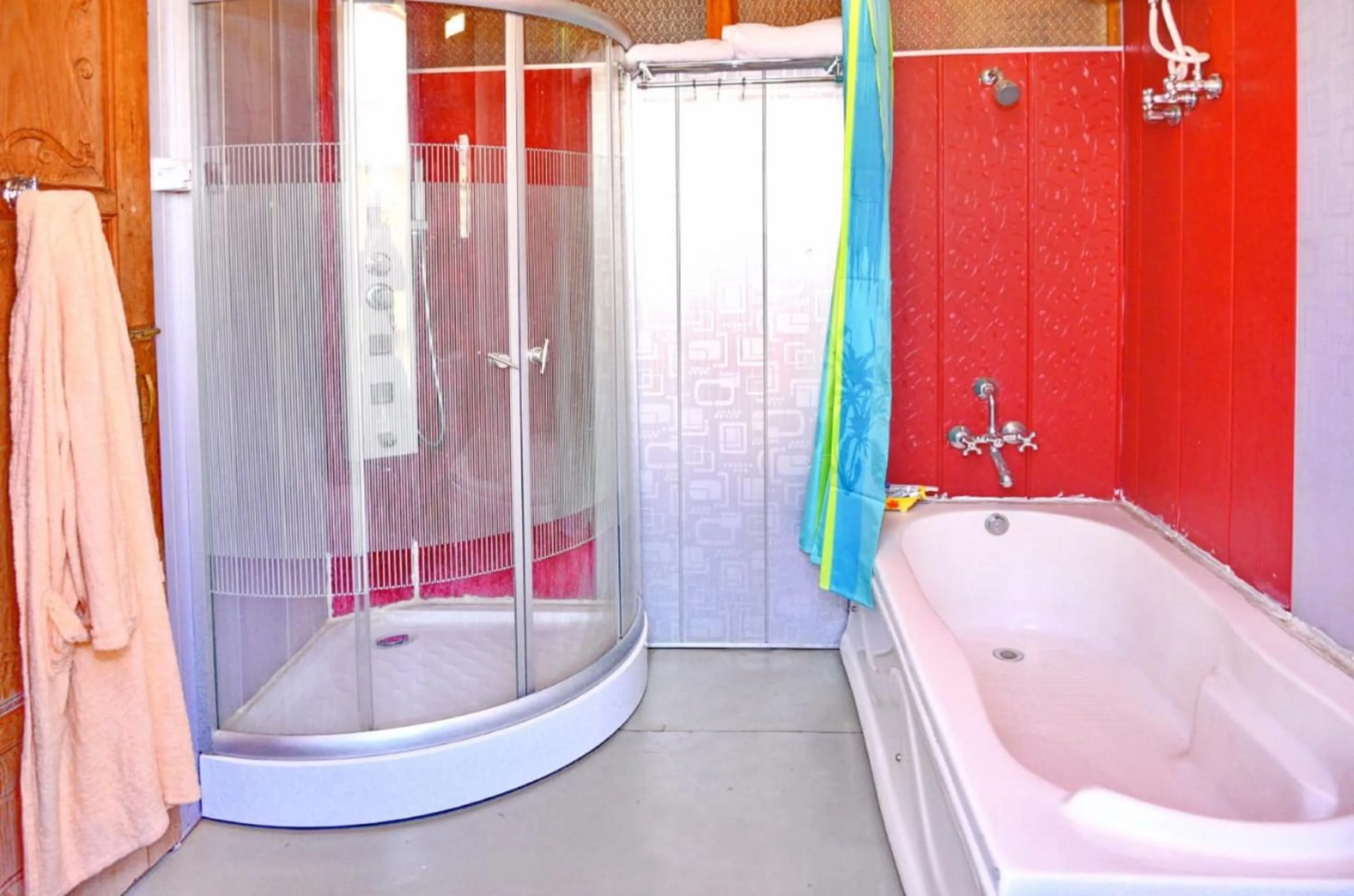 Bathroom in De Laila House Boat by Sterling