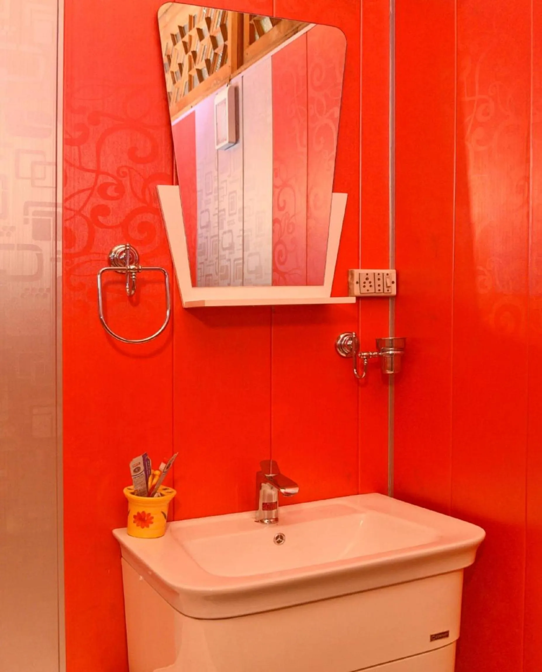 Bathroom in De Laila House Boat by Sterling