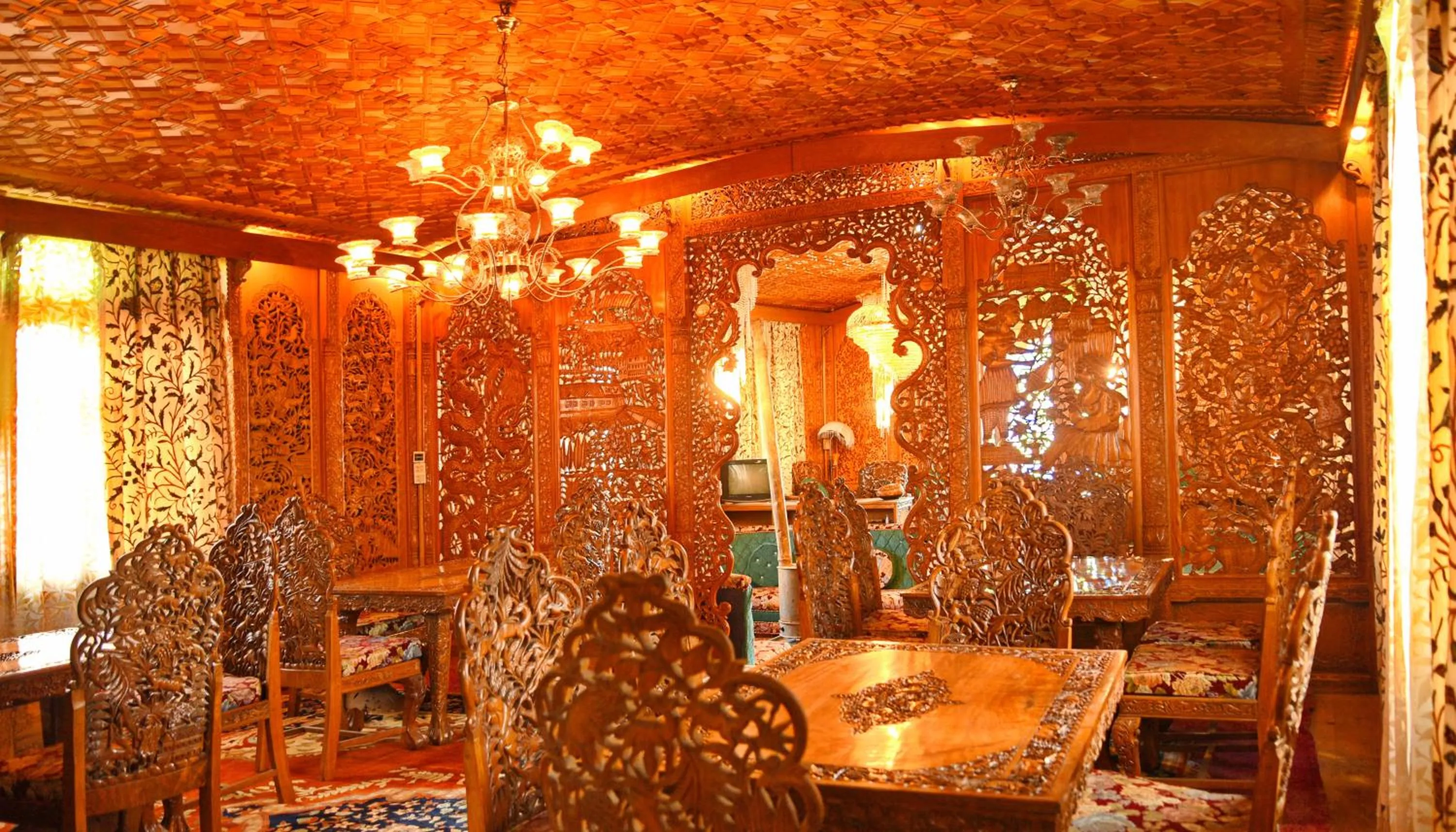 Dining area in De Laila House Boat by Sterling