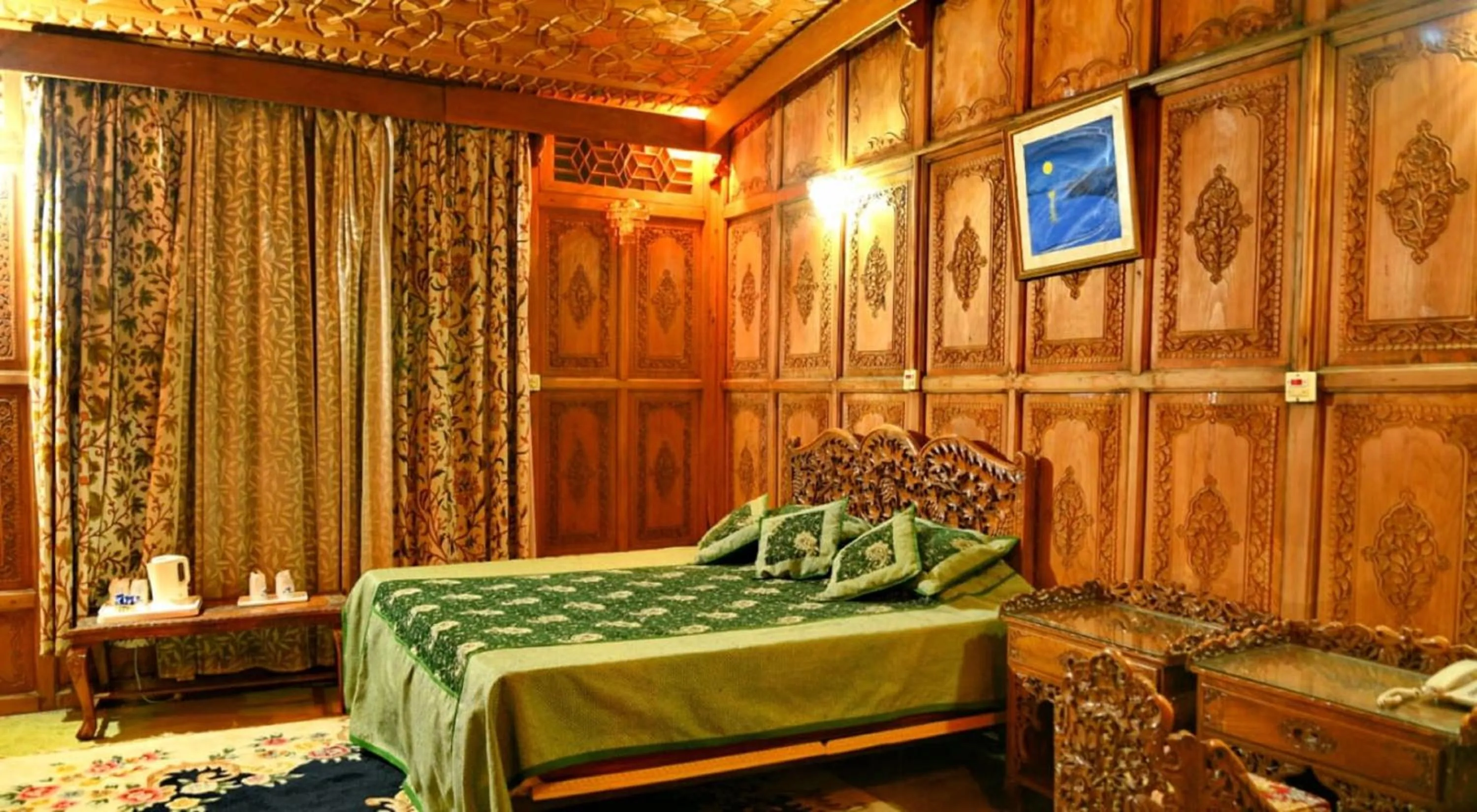 Bedroom in De Laila House Boat by Sterling