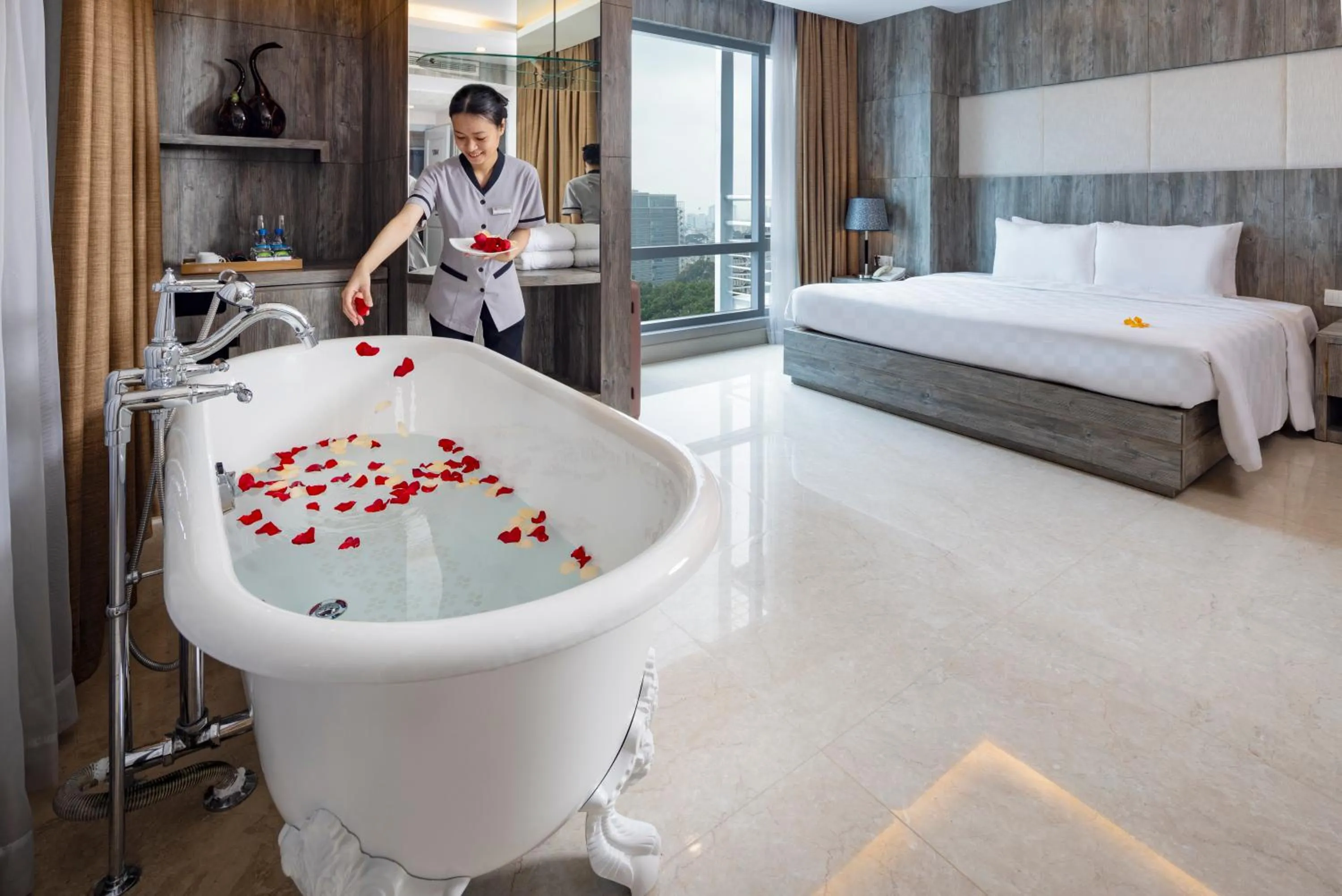 Bath, Bed in Eden Star Saigon Hotel