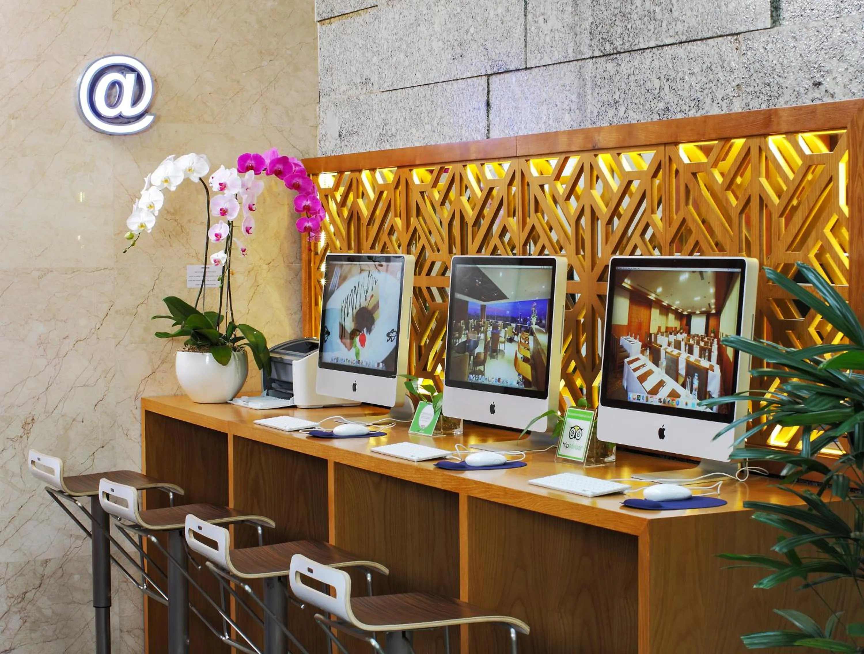 Business facilities in Eden Star Saigon Hotel
