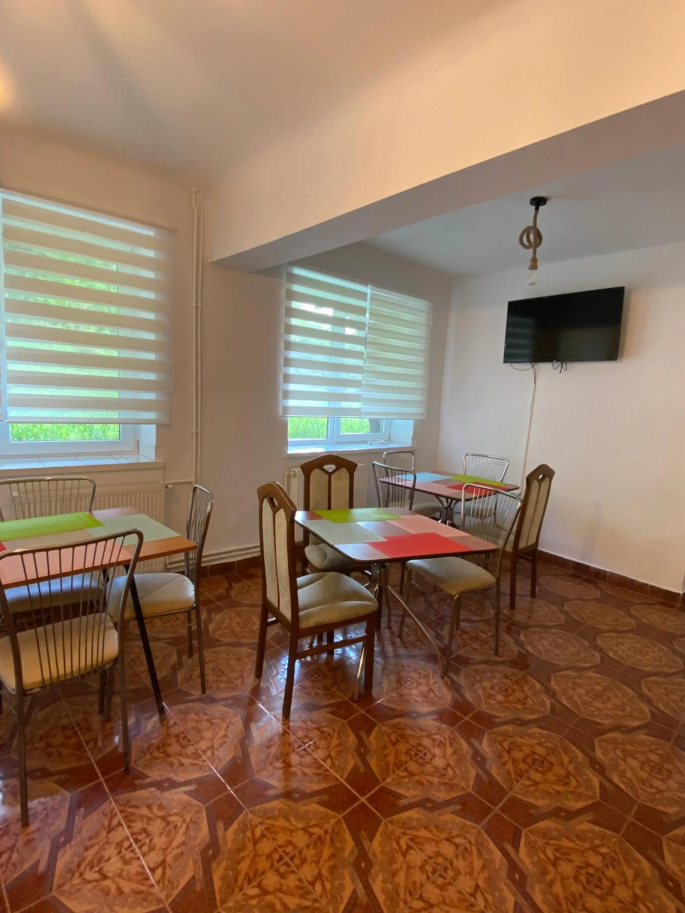 Restaurant/places to eat in Vila Onix