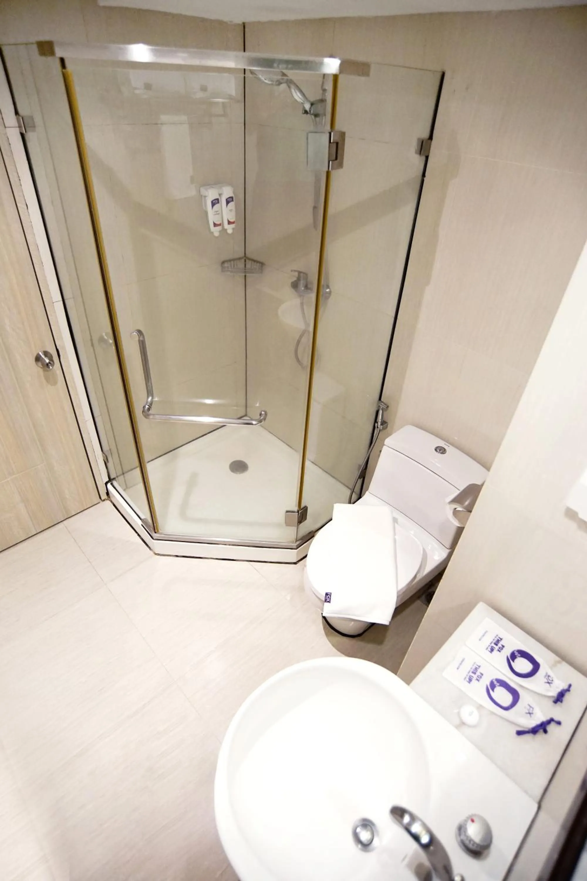 Bathroom in FOX Hotel Gorontalo