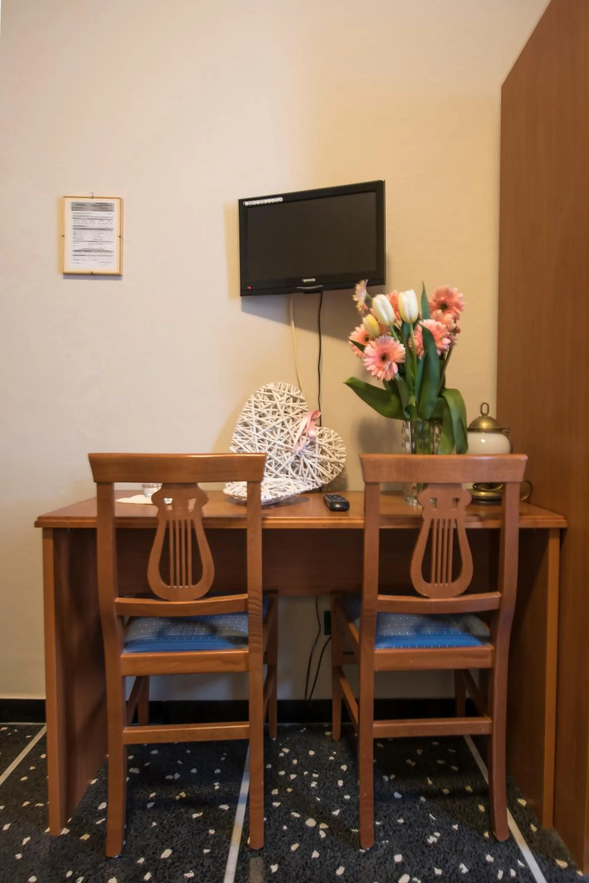 Decorative detail in Hotel Bristol