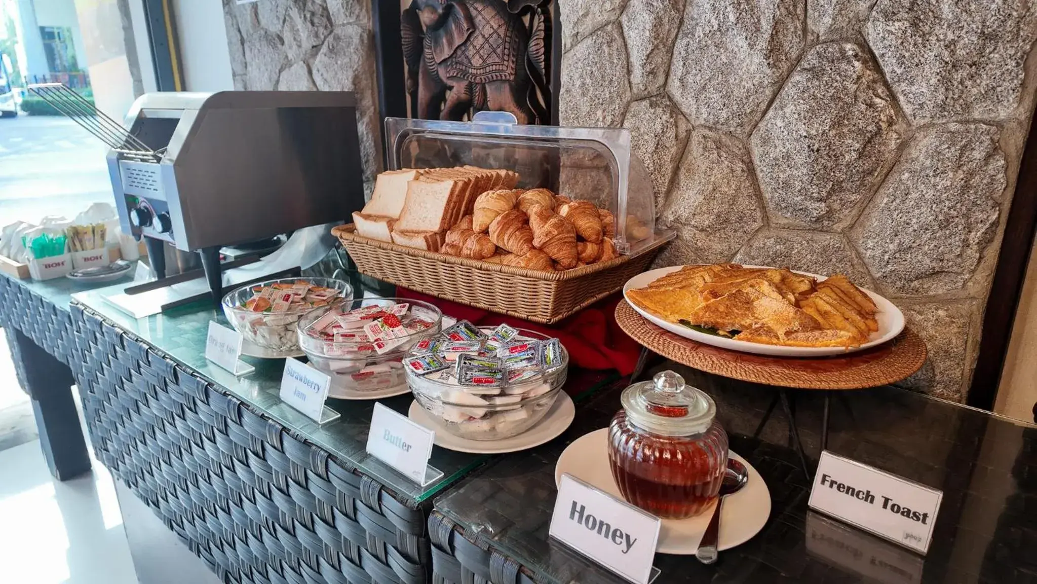 Breakfast in YouDee Hotel Patong - formerly Meir Jarr Hotel Patong Breakfast in YouDee Hotel Patong - formerly Meir Jarr Hotel Patong