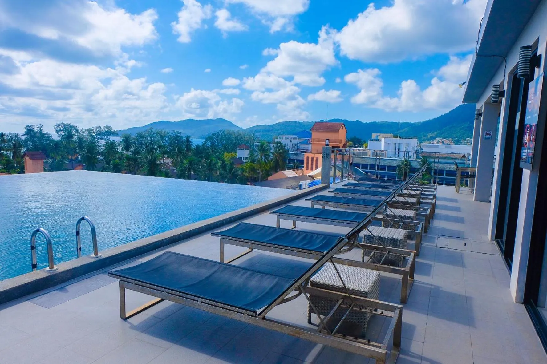 Day in YouDee Hotel Patong - formerly Meir Jarr Hotel Patong