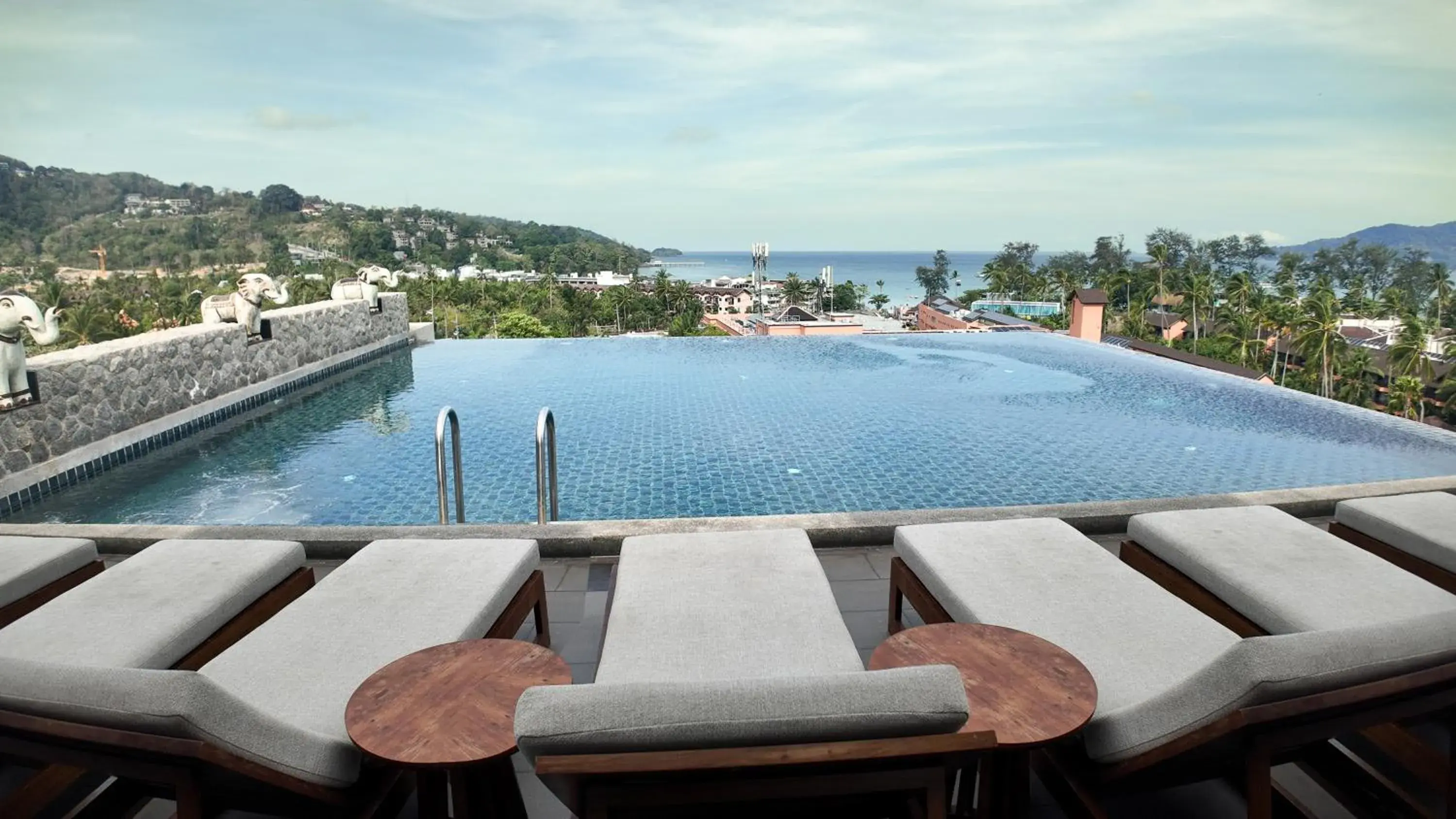 Mountain view in YouDee Hotel Patong - formerly Meir Jarr Hotel Patong Mountain view in YouDee Hotel Patong - formerly Meir Jarr Hotel Patong