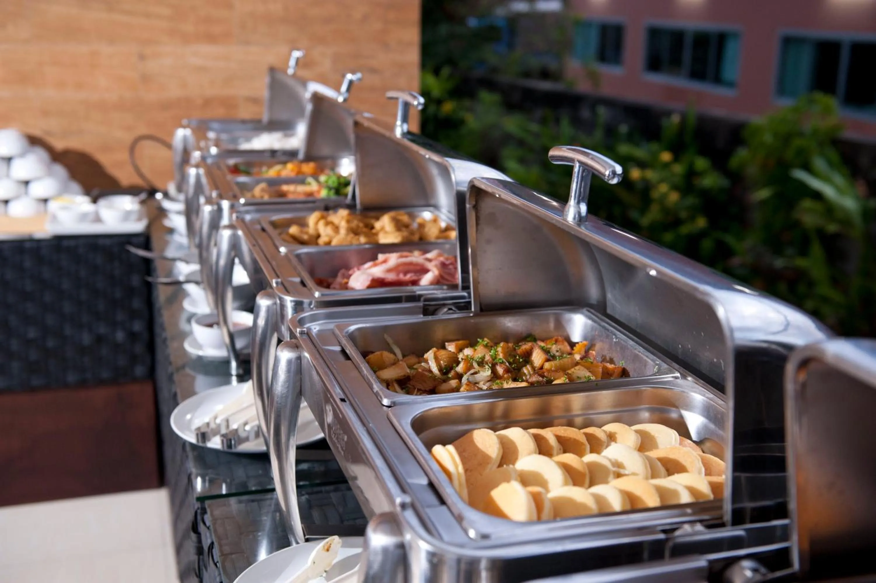 Restaurant/places to eat in YouDee Hotel Patong - formerly Meir Jarr Hotel Patong