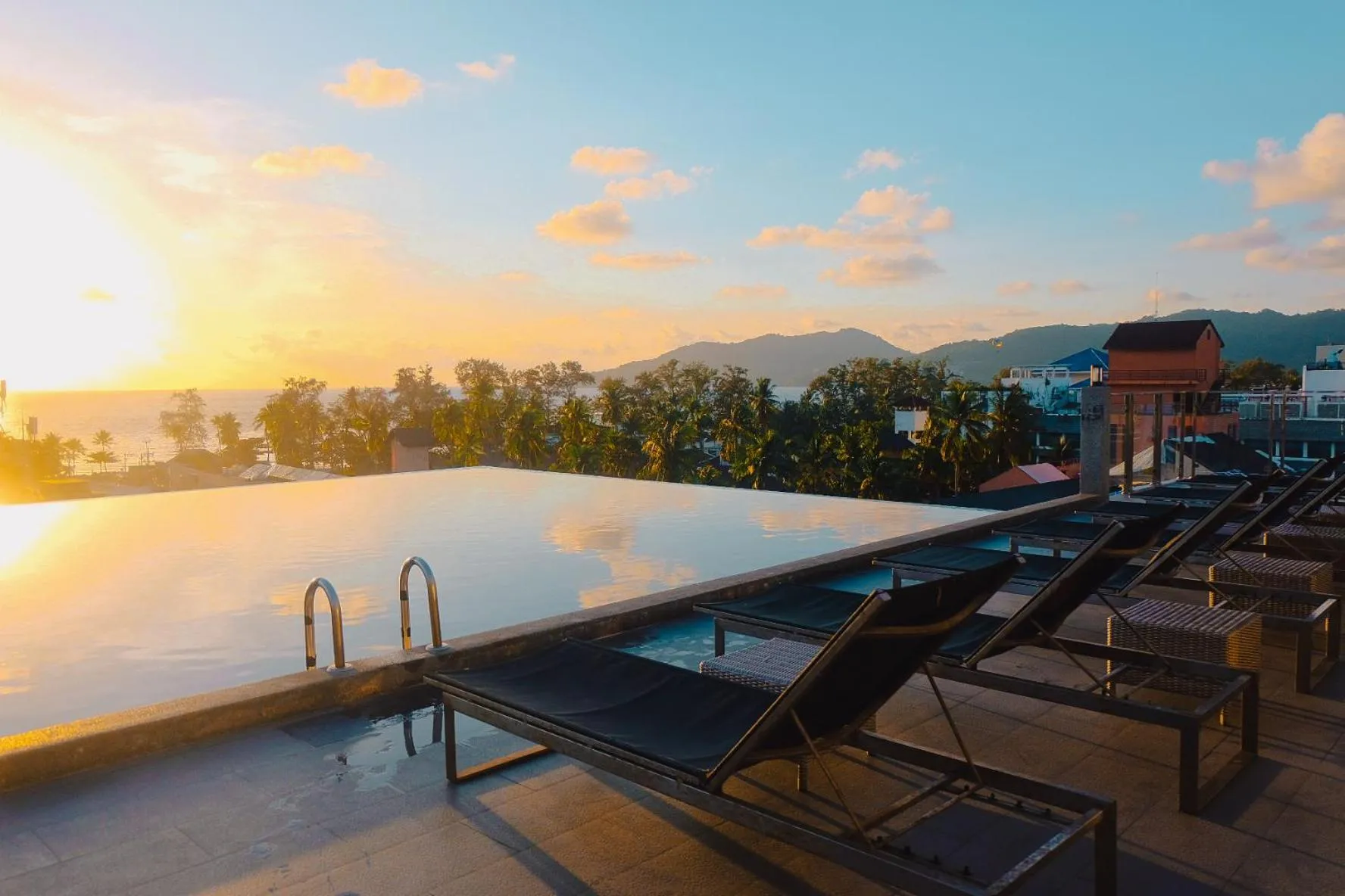 Swimming pool in YouDee Hotel Patong - formerly Meir Jarr Hotel Patong
