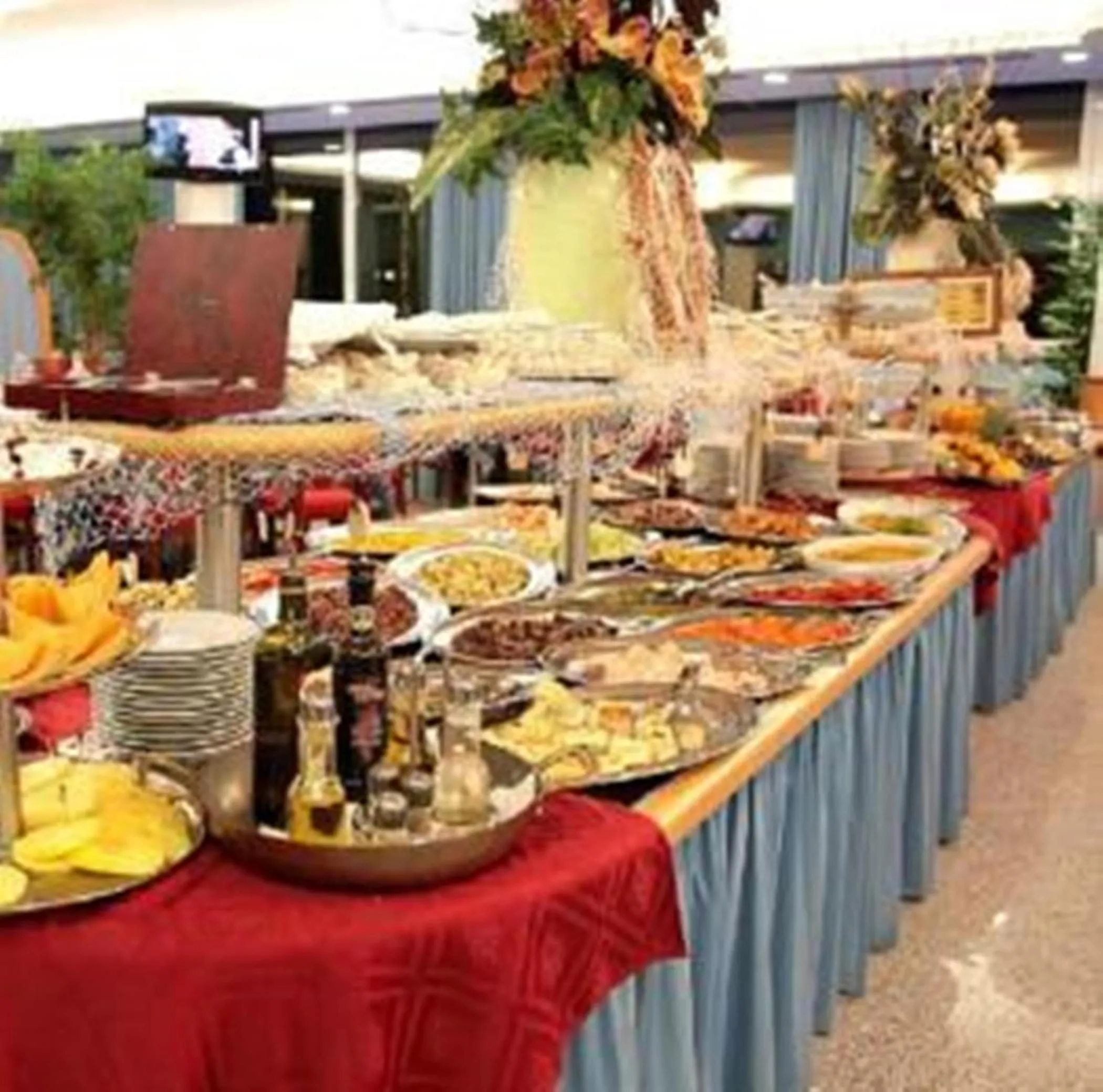 Restaurant/places to eat in Hotel Ambassador