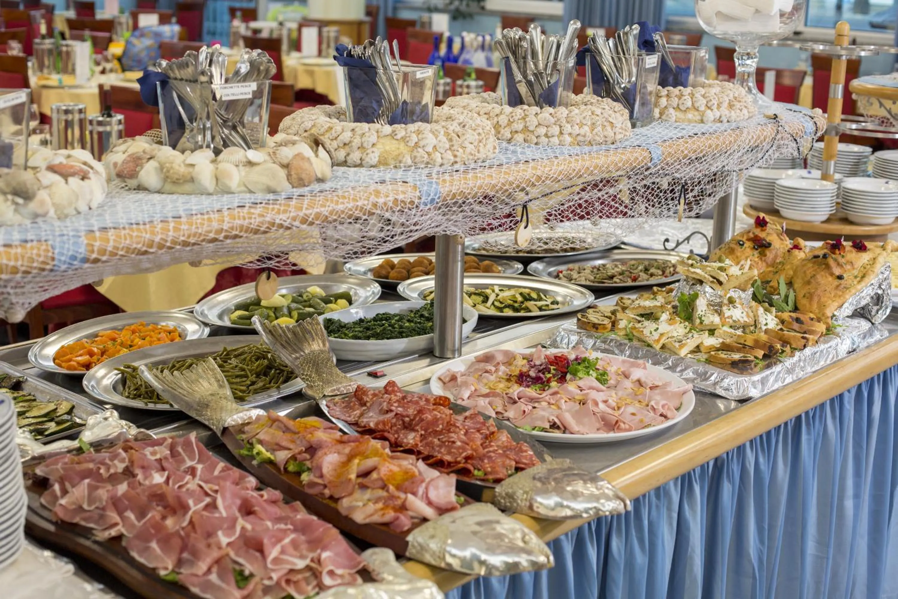 Restaurant/places to eat in Hotel Ambassador