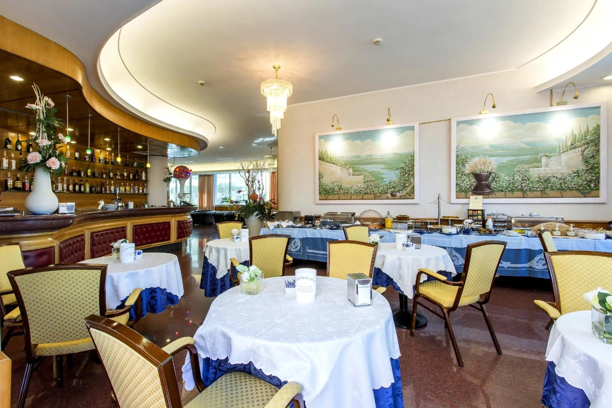 Restaurant/places to eat in Hotel Ambassador