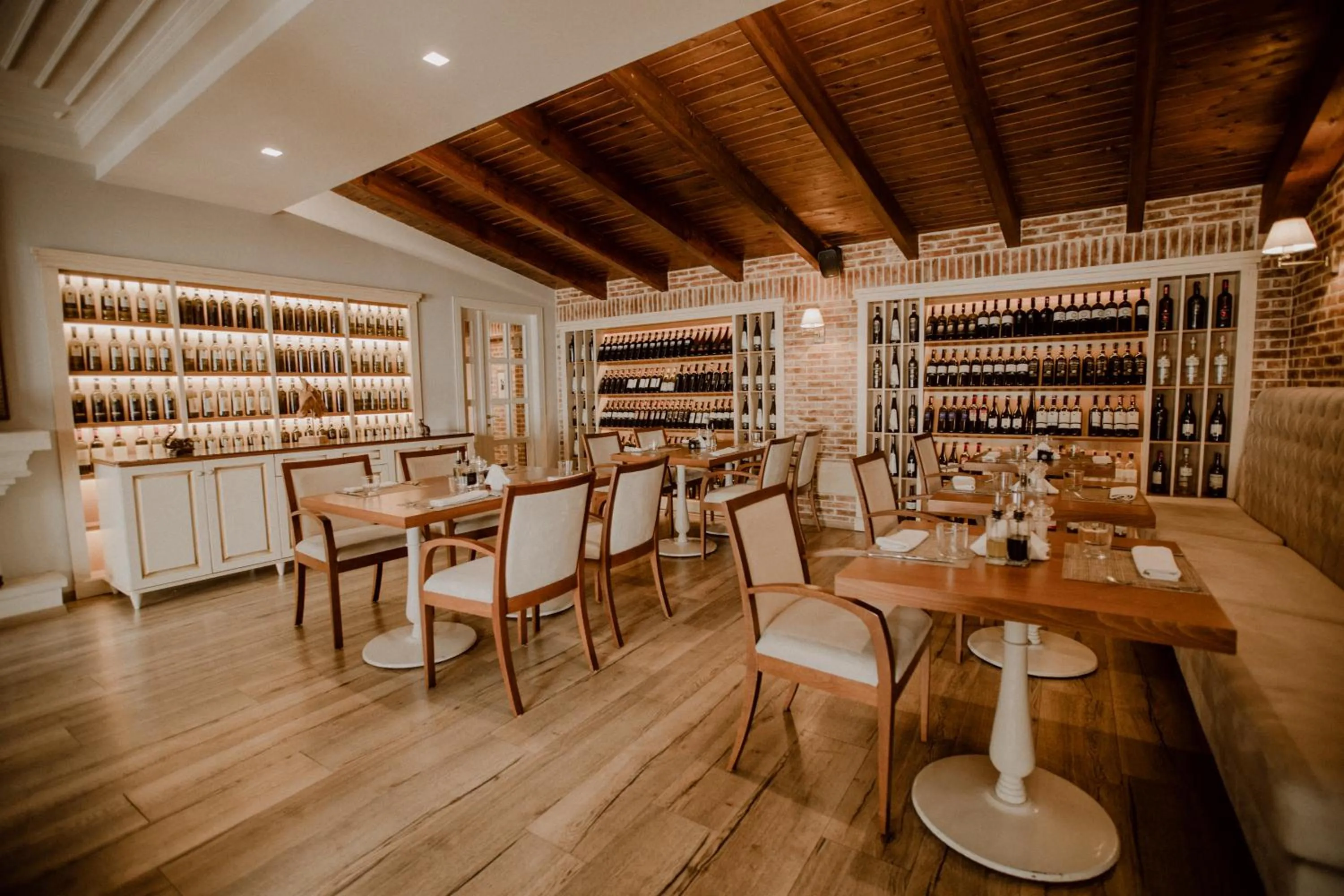 Green House Hotel & Restaurant