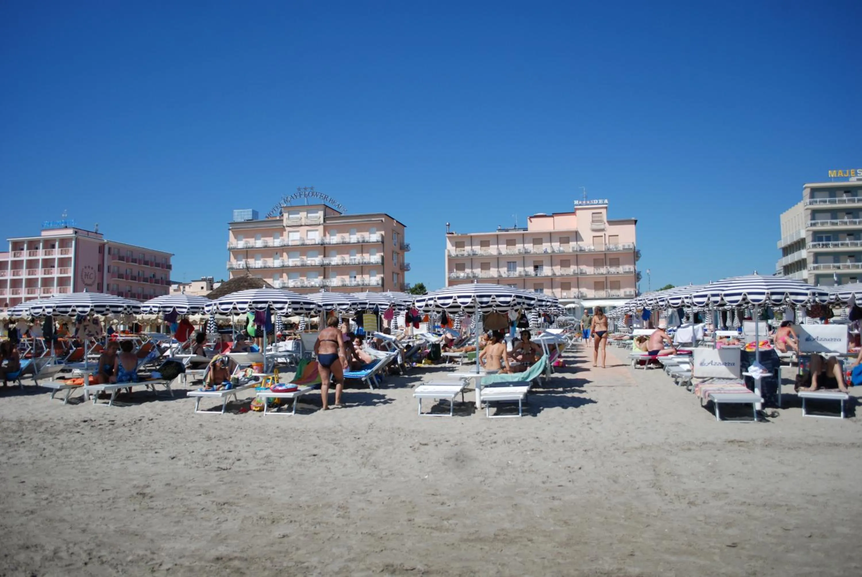 Property building in Hotel Mayflower