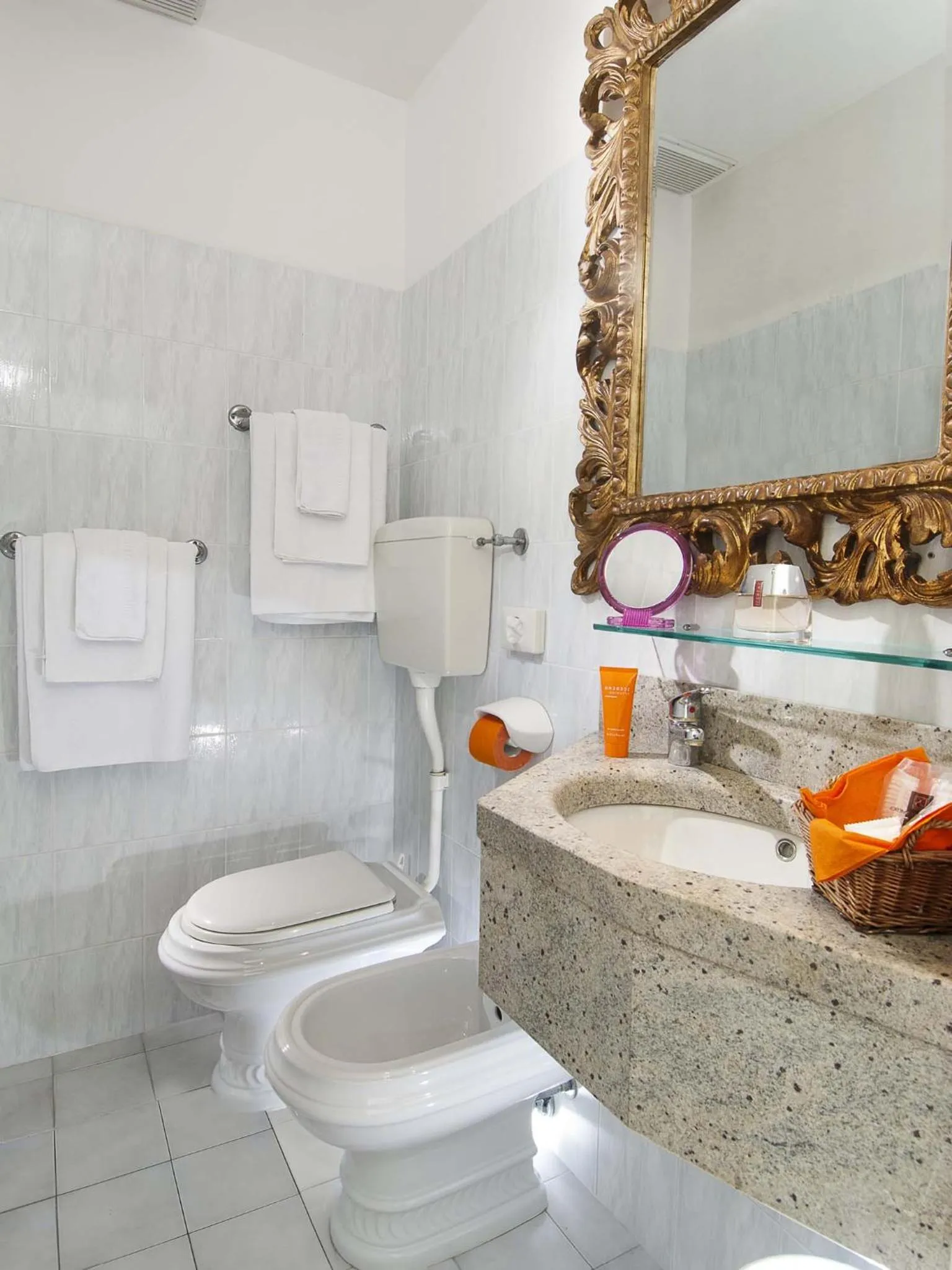 Bathroom in Hotel Mayflower