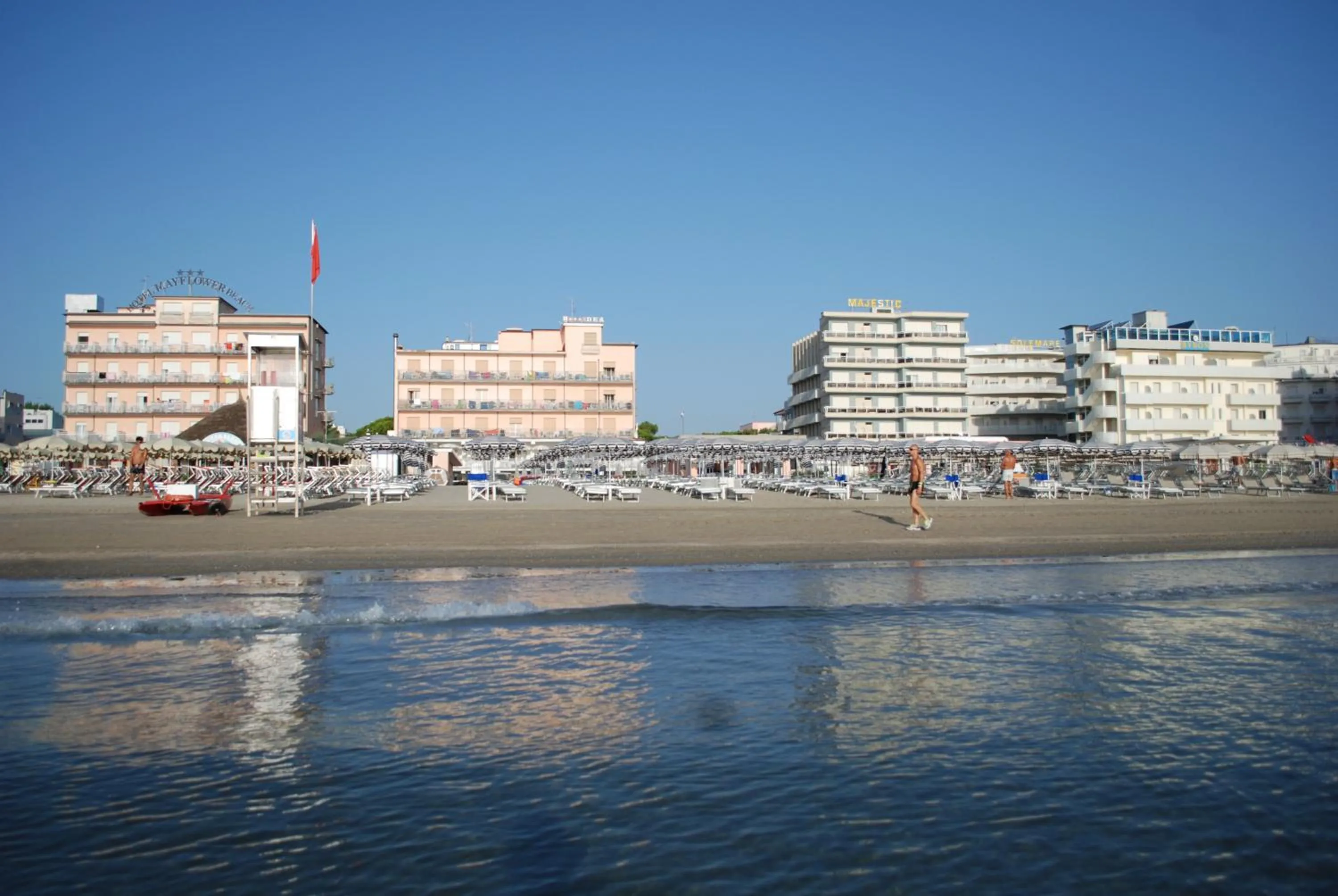 Property building in Hotel Mayflower