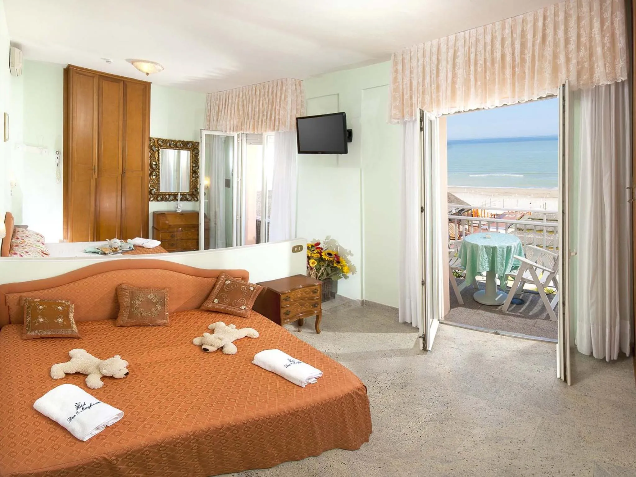 Bed in Hotel Mayflower