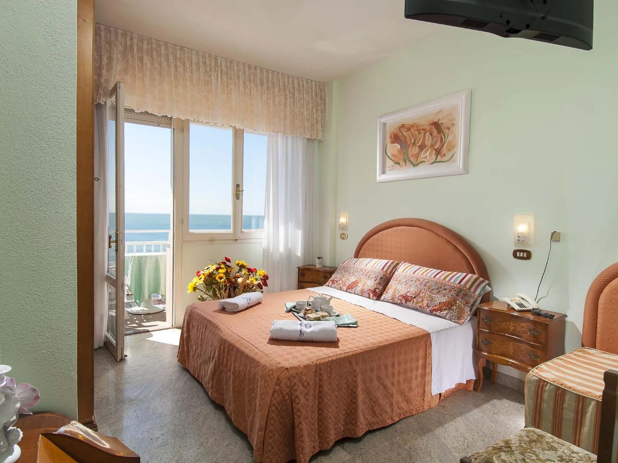 Bed in Hotel Mayflower