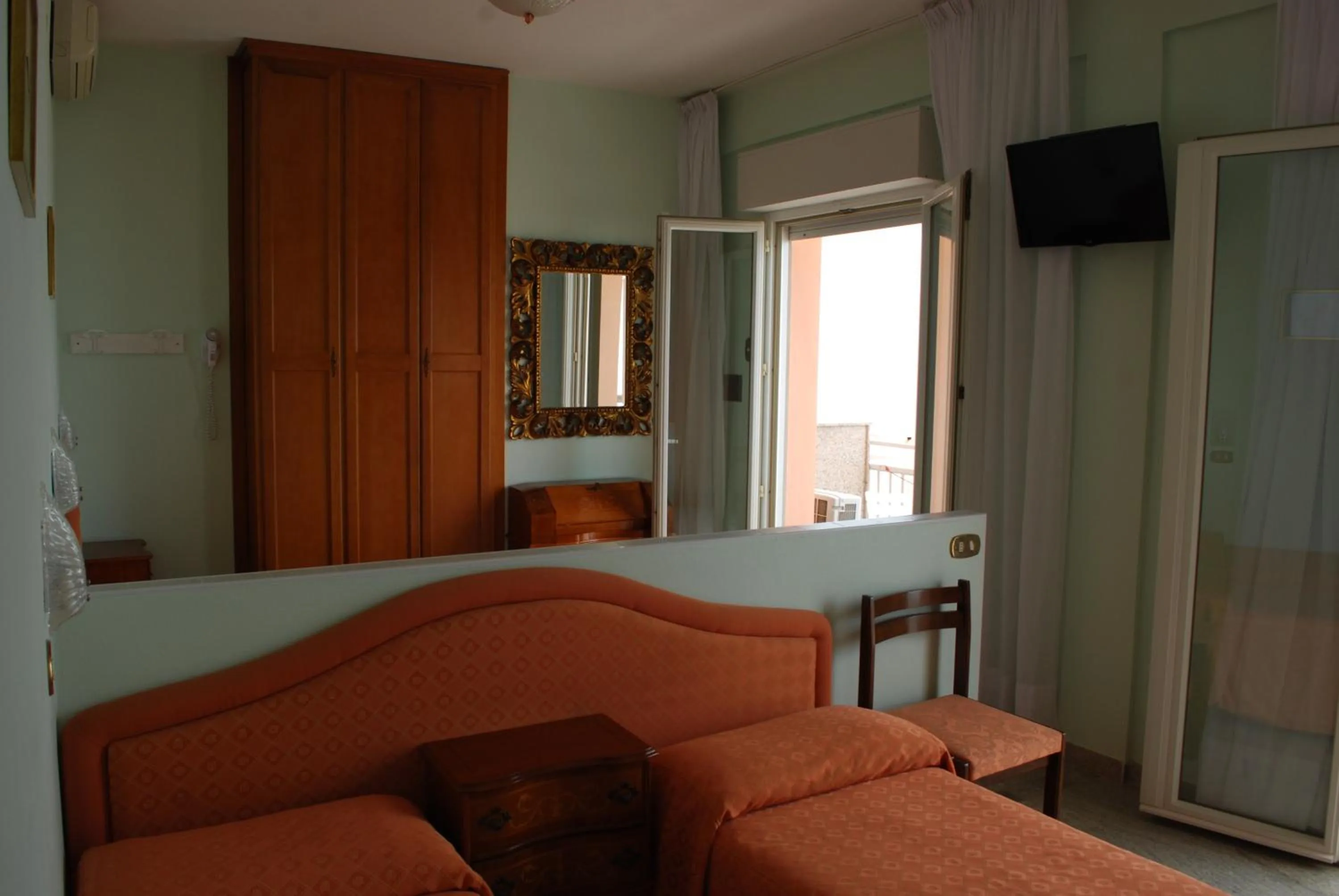 Bed in Hotel Mayflower