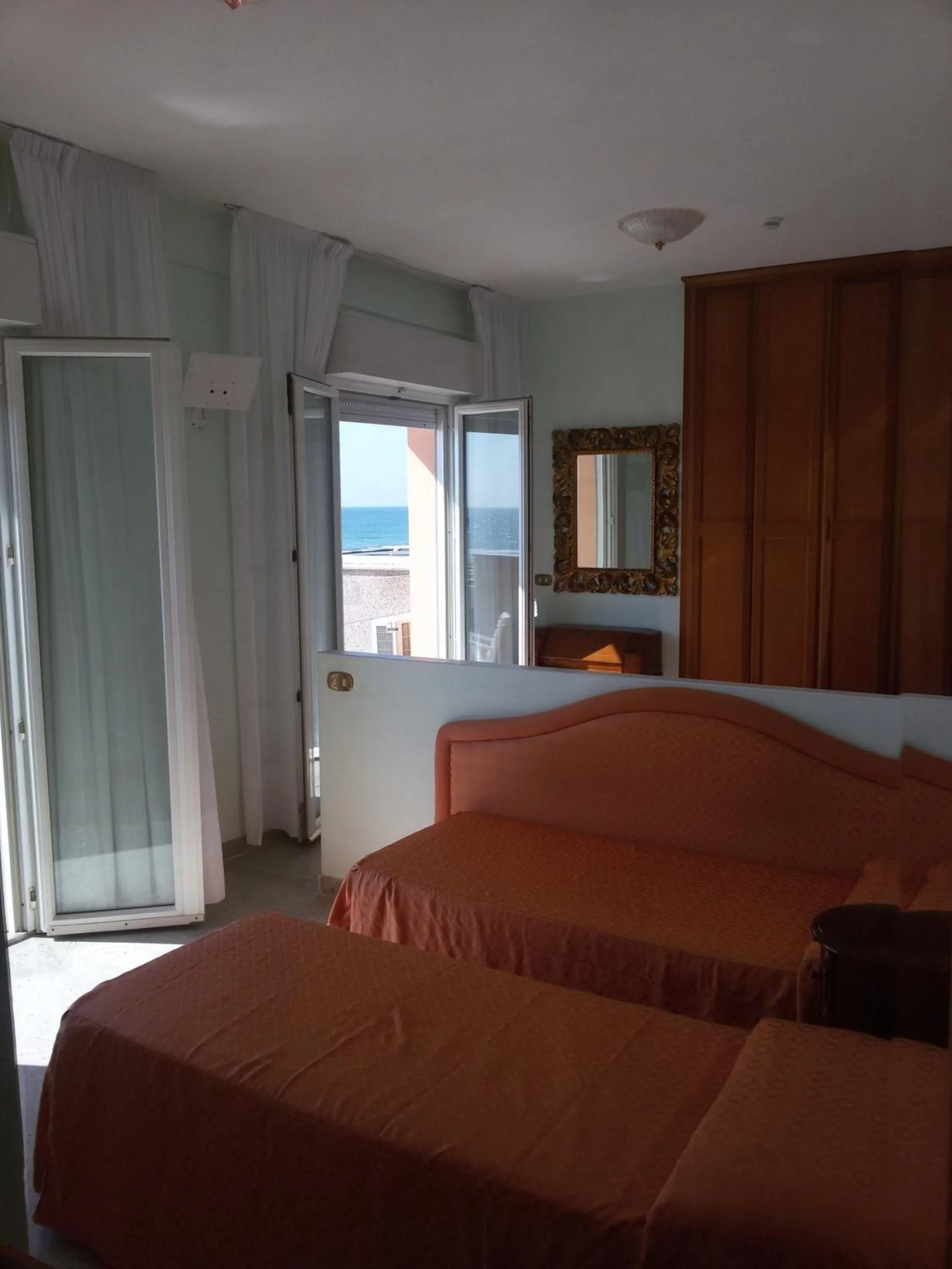 Bed in Hotel Mayflower