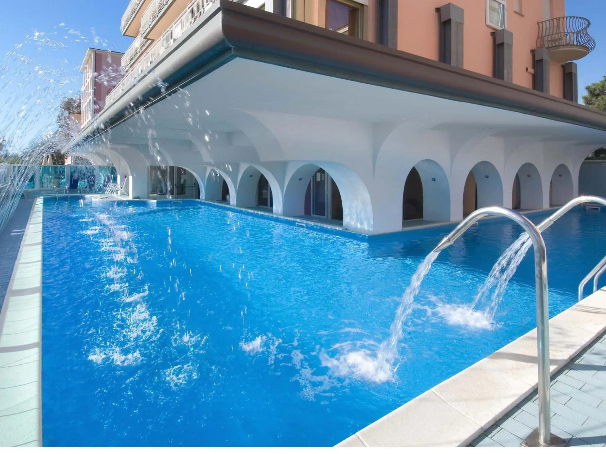 Swimming pool in Hotel Mayflower