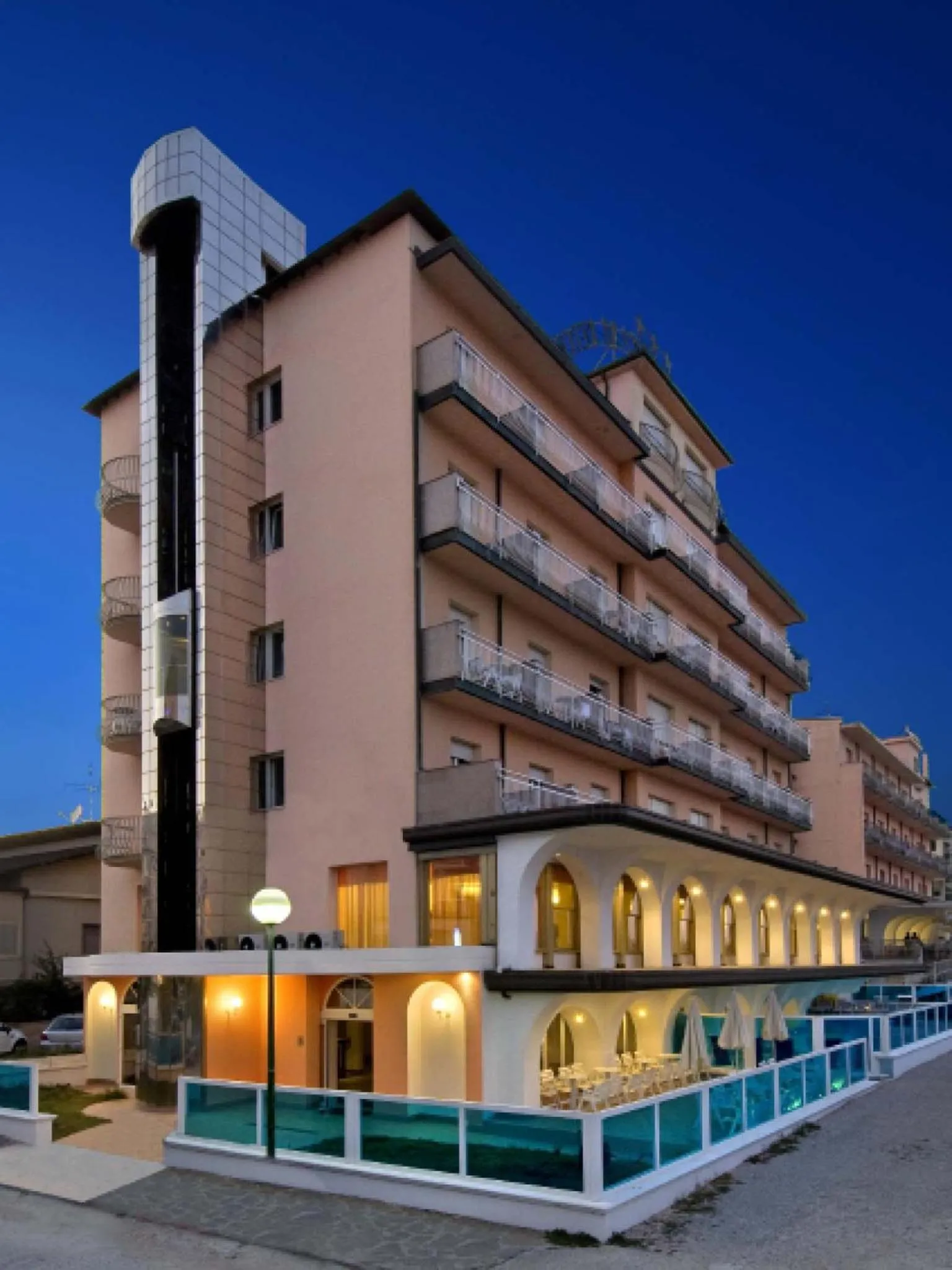 Property building in Hotel Mayflower