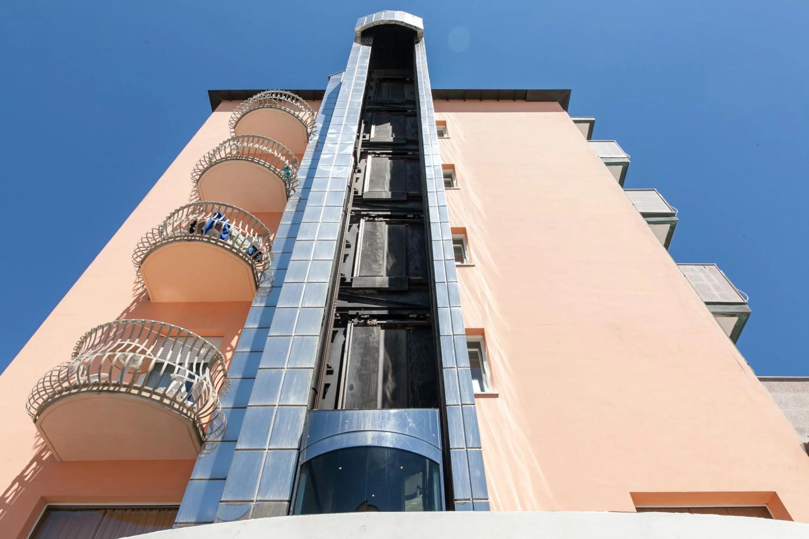 Facade/entrance in Hotel Mayflower