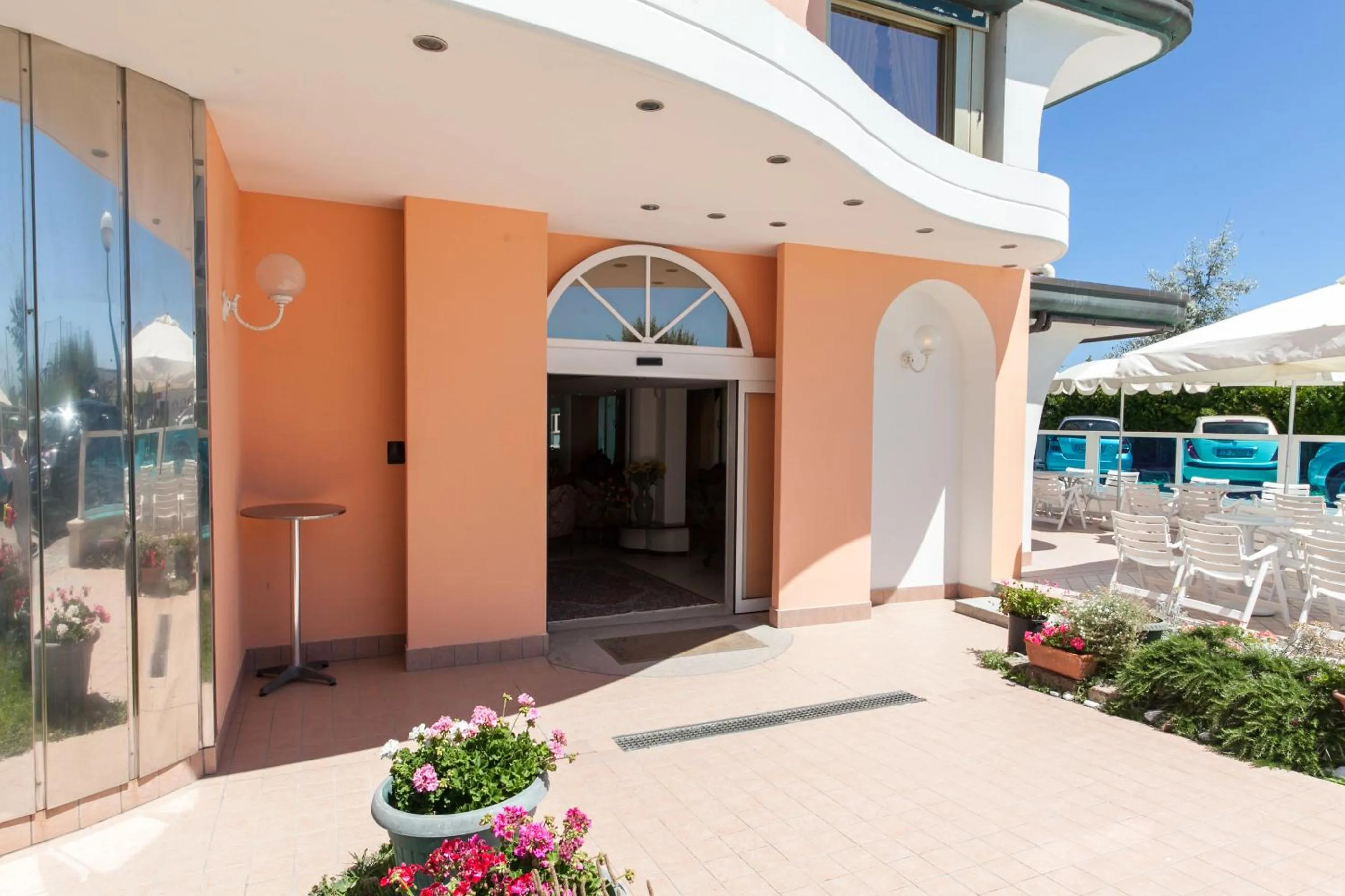 Facade/entrance in Hotel Mayflower