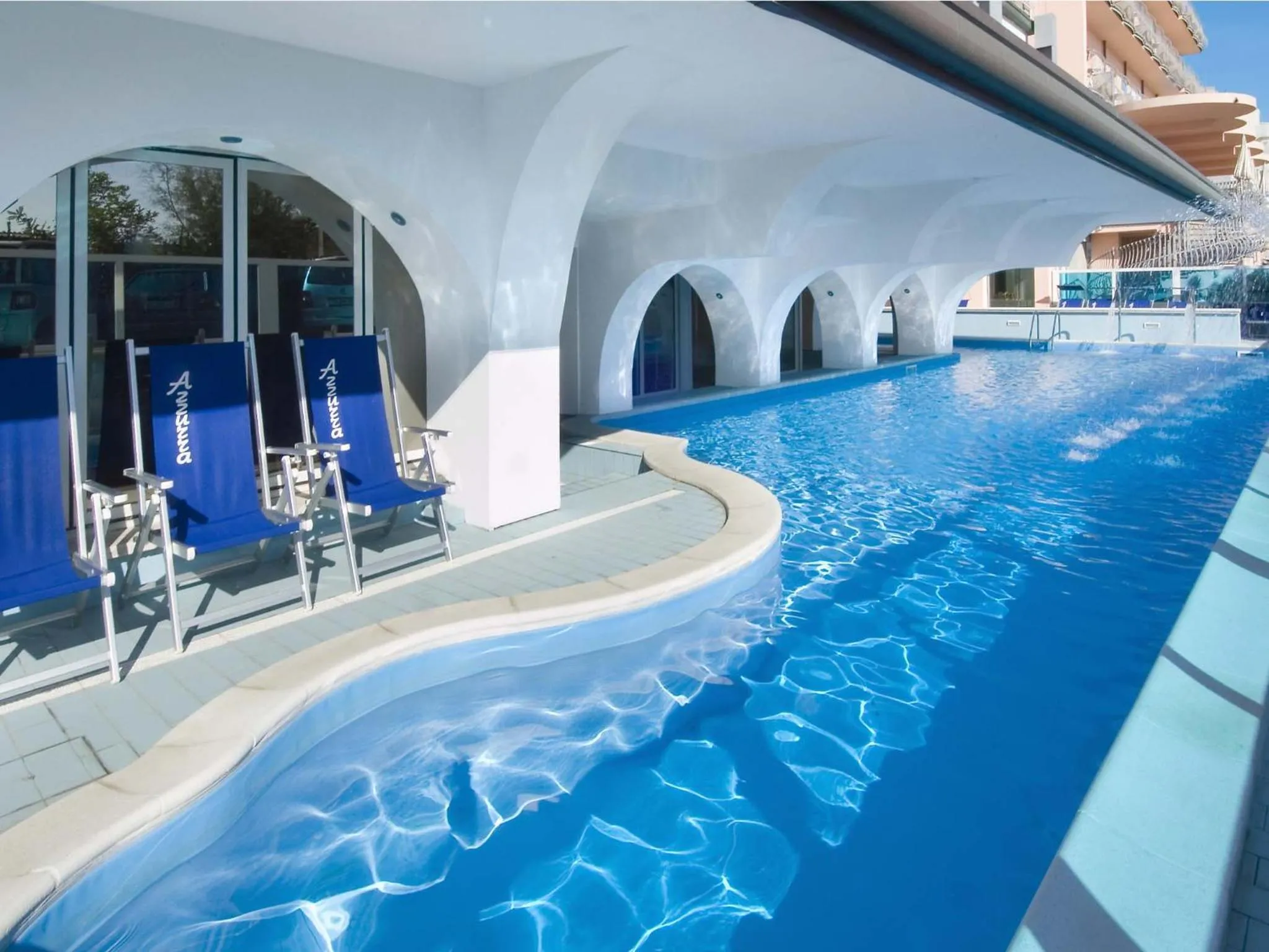 Swimming pool in Hotel Mayflower