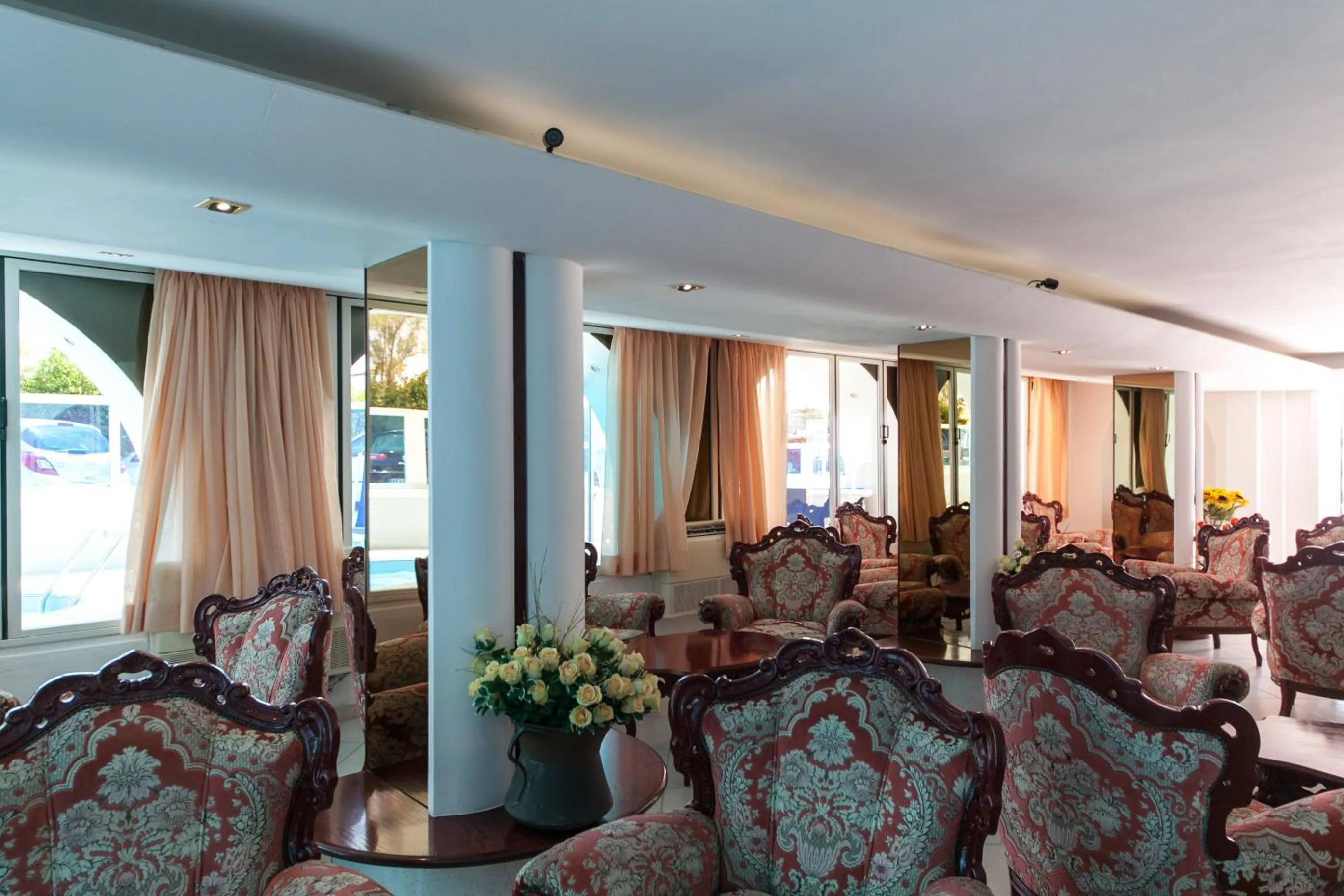 Lobby or reception in Hotel Mayflower