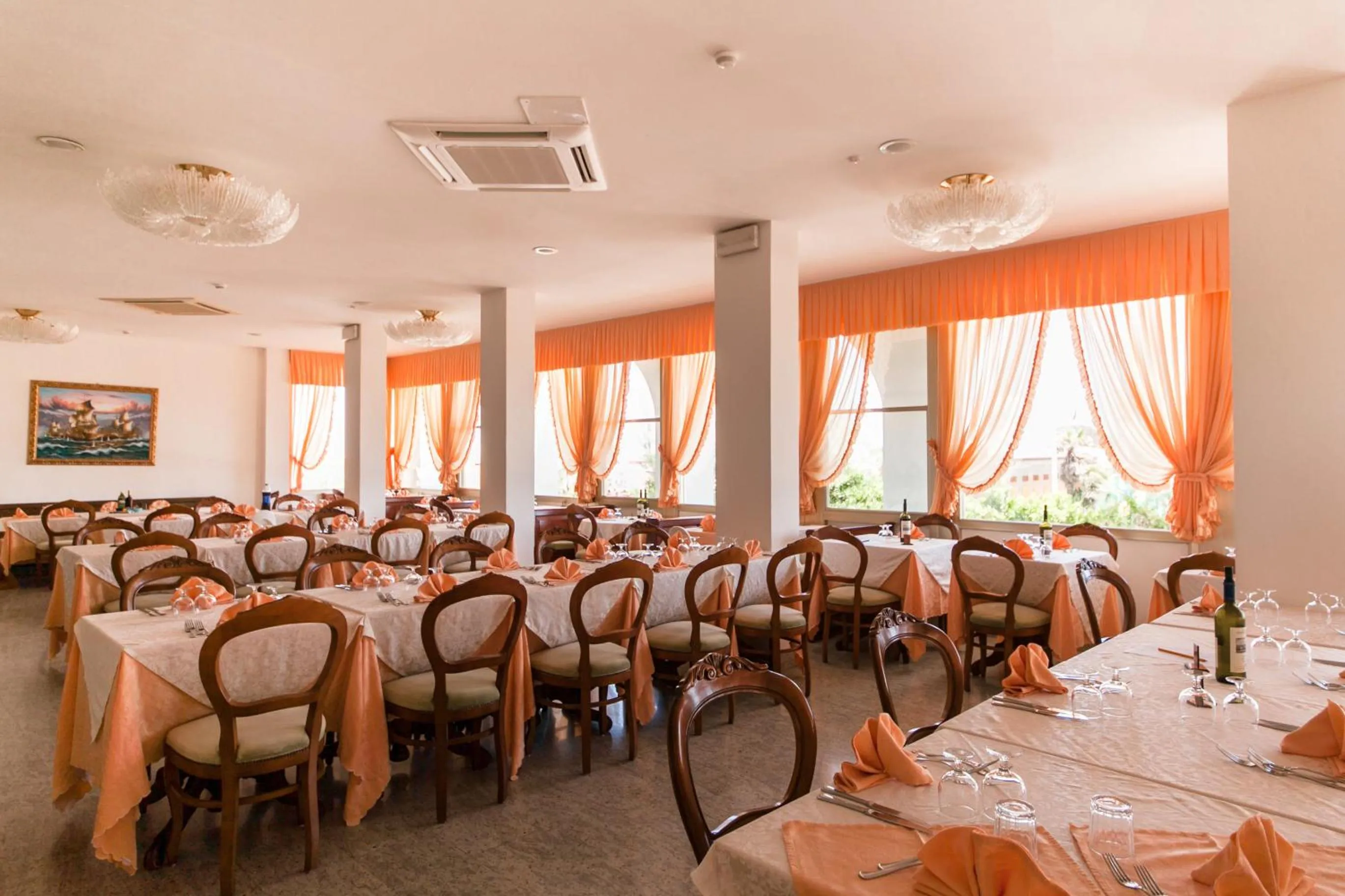 Restaurant/places to eat in Hotel Mayflower