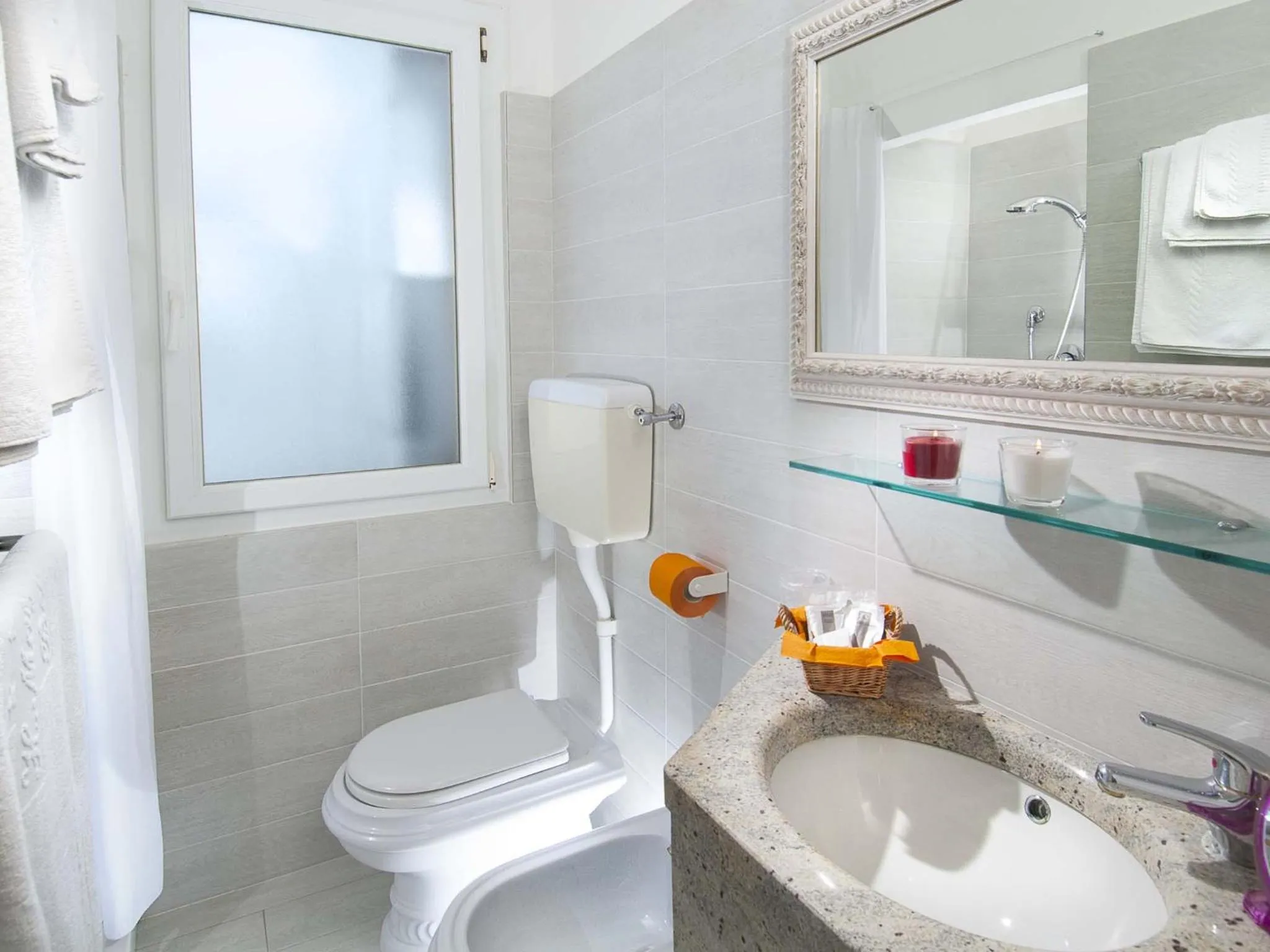 Bathroom in Hotel Mayflower