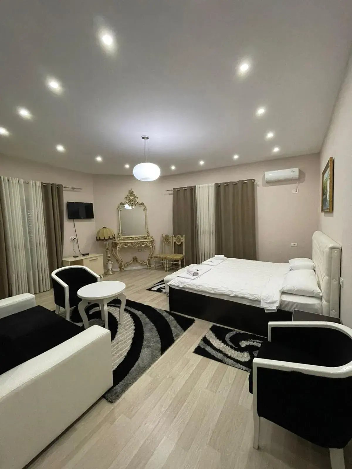 Suite in Hotel Holiday Suite in Hotel Holiday