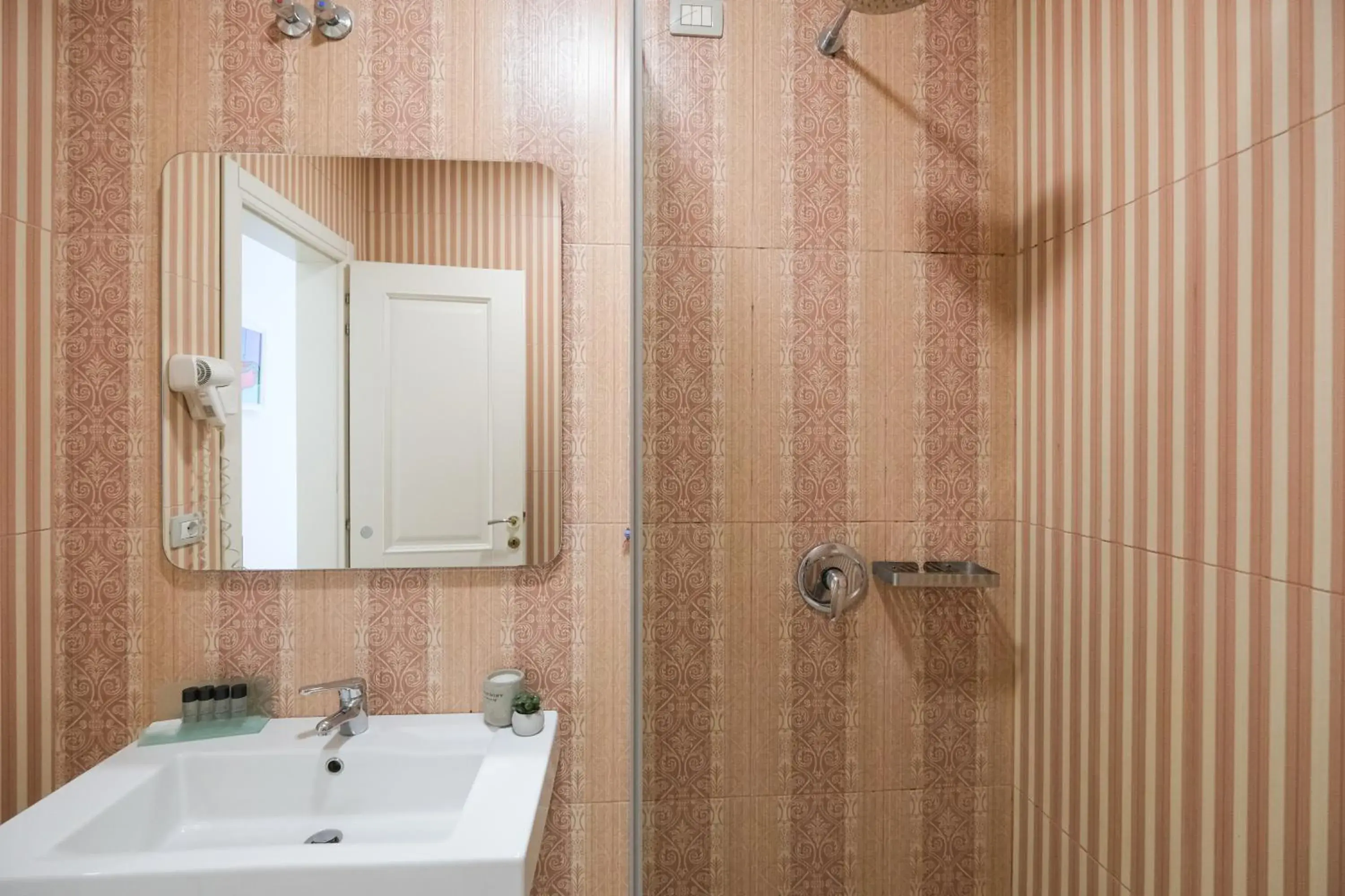 Superior Double Room in Golden City Hotel , Tirana Superior Double Room in Golden City Hotel , Tirana