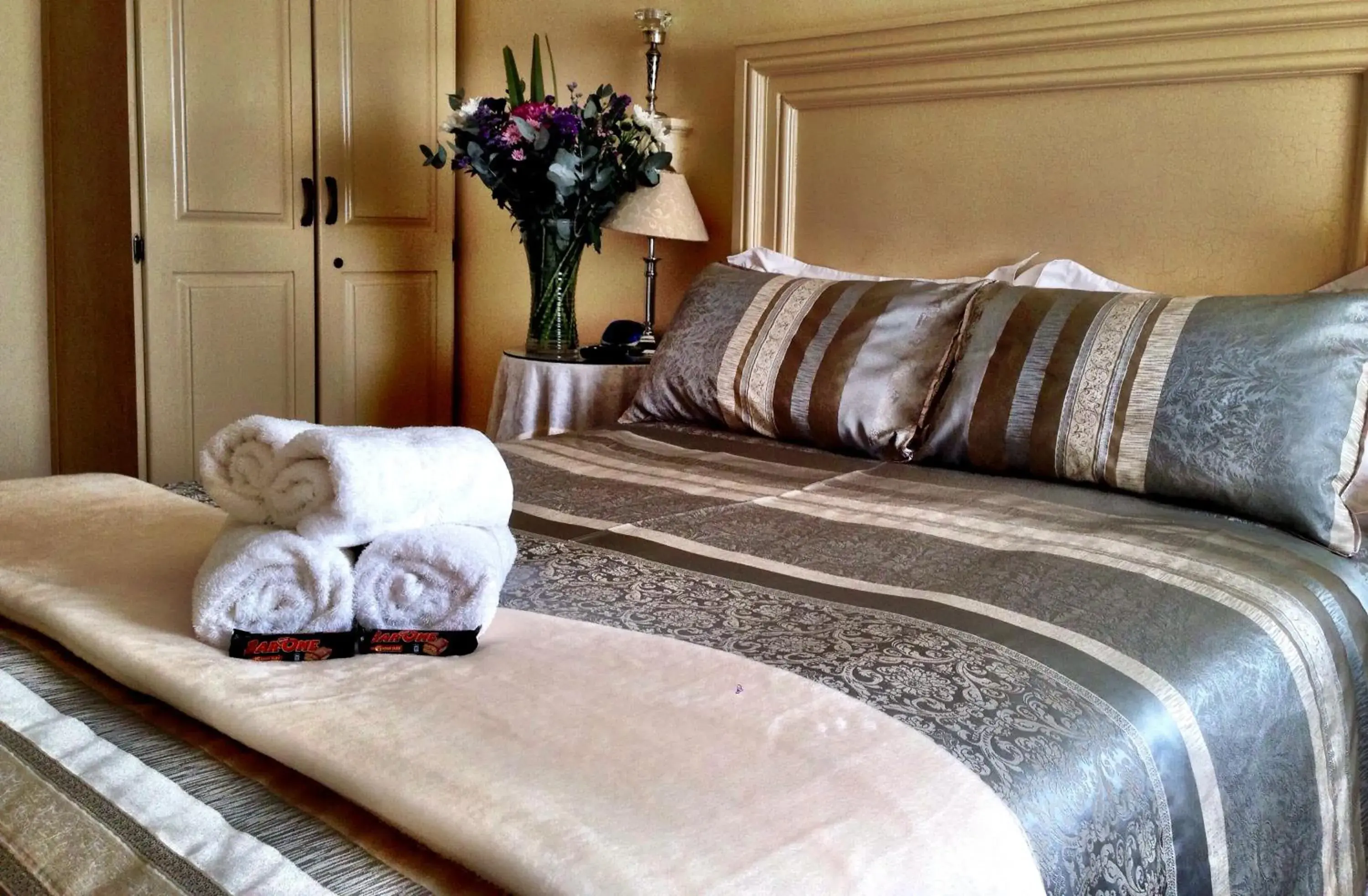 Bedroom, Bed in Pilgrims Delight Guest House Bedroom, Bed in Pilgrims Delight Guest House