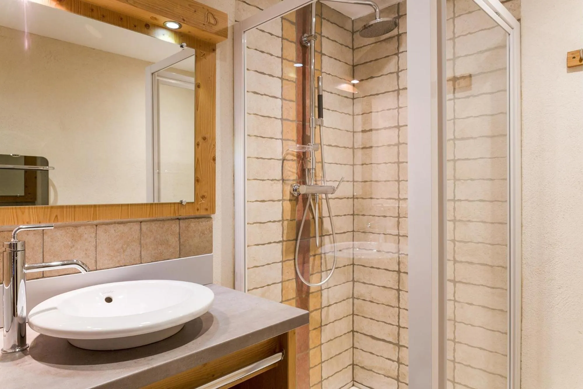 Bathroom in Chalet-Hôtel Le Beausoleil, The Originals Relais