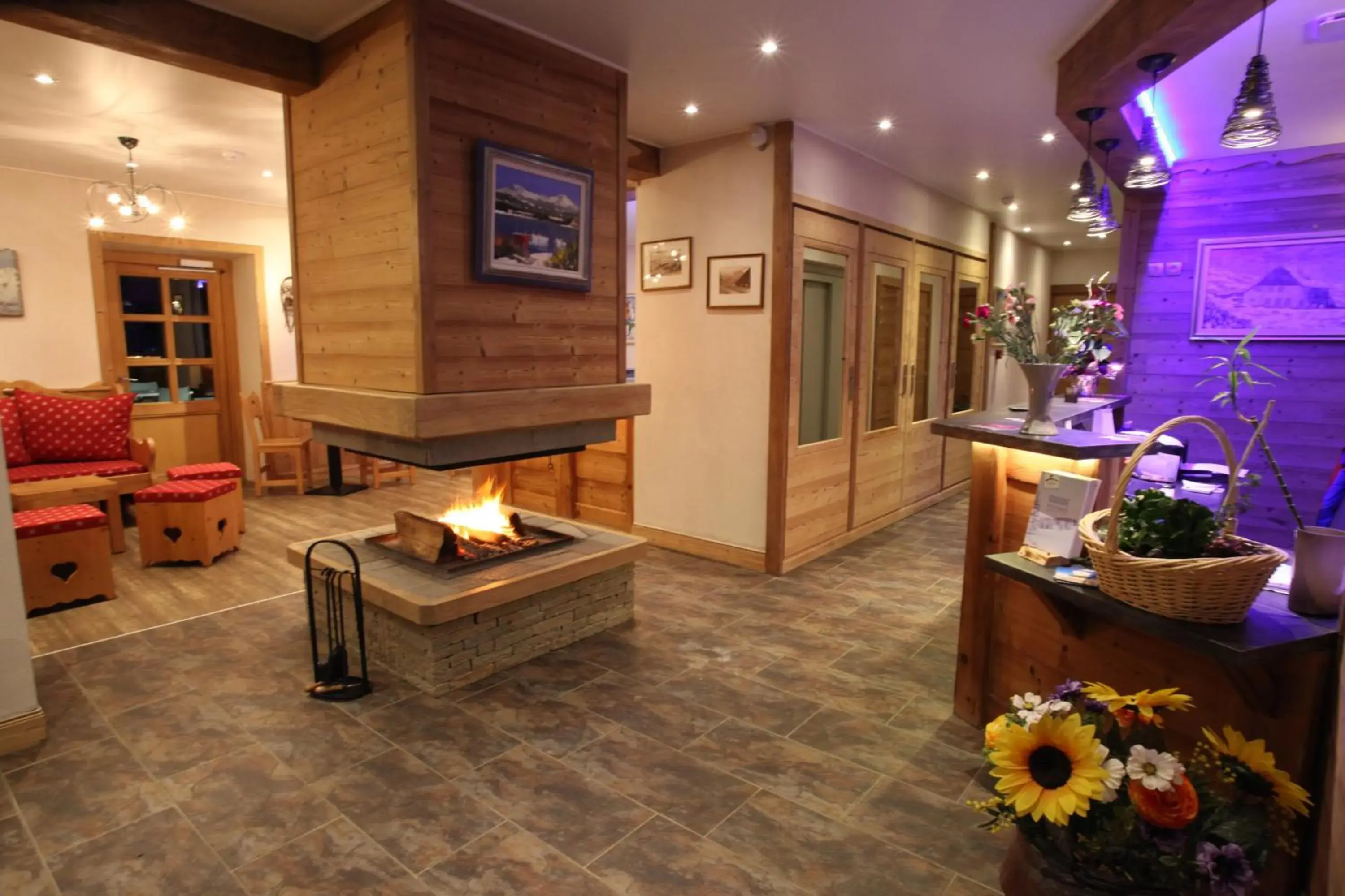 Lobby or reception in Chalet-Hôtel Le Beausoleil, The Originals Relais Lobby or reception in Chalet-Hôtel Le Beausoleil, The Originals Relais