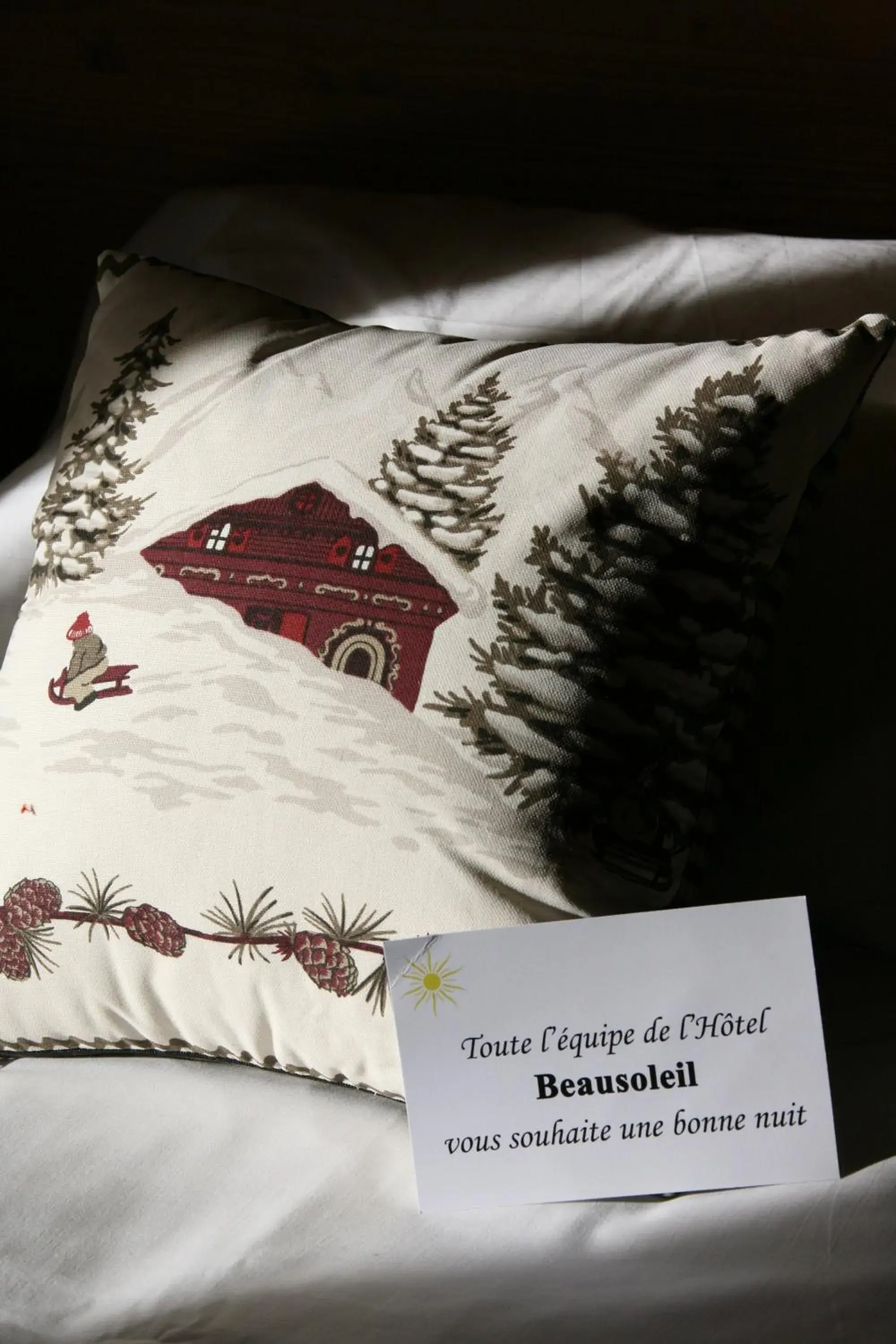 Bedroom, Bed in Chalet-Hôtel Le Beausoleil, The Originals Relais Bedroom, Bed in Chalet-Hôtel Le Beausoleil, The Originals Relais