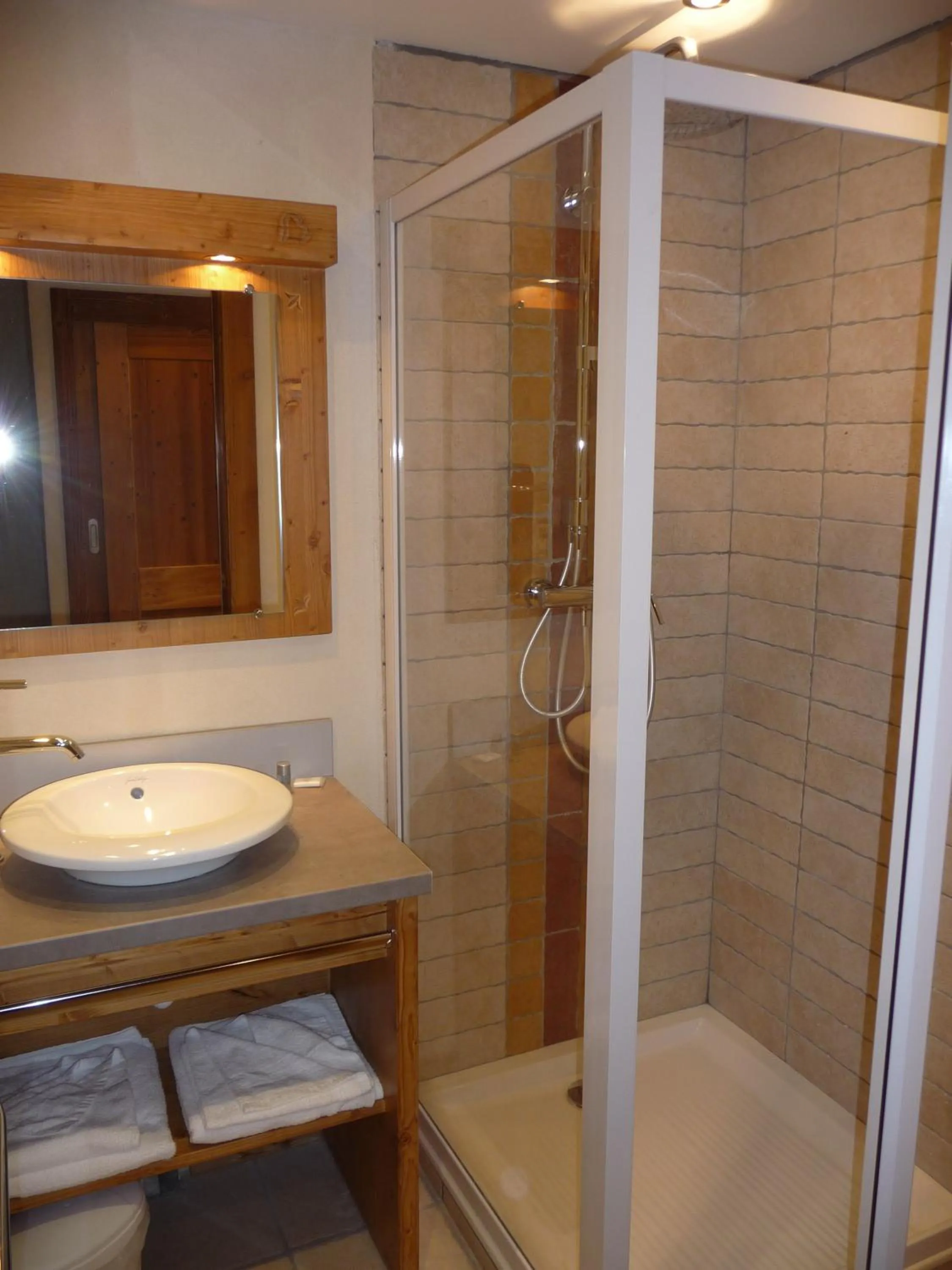 Bathroom in Chalet-Hôtel Le Beausoleil, The Originals Relais