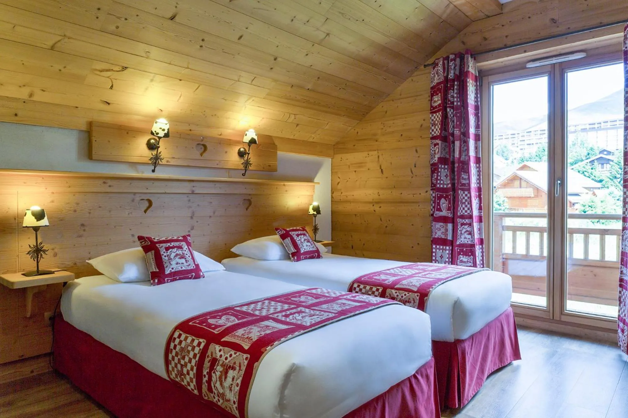 Bedroom, Bed in Chalet-Hôtel Le Beausoleil, The Originals Relais