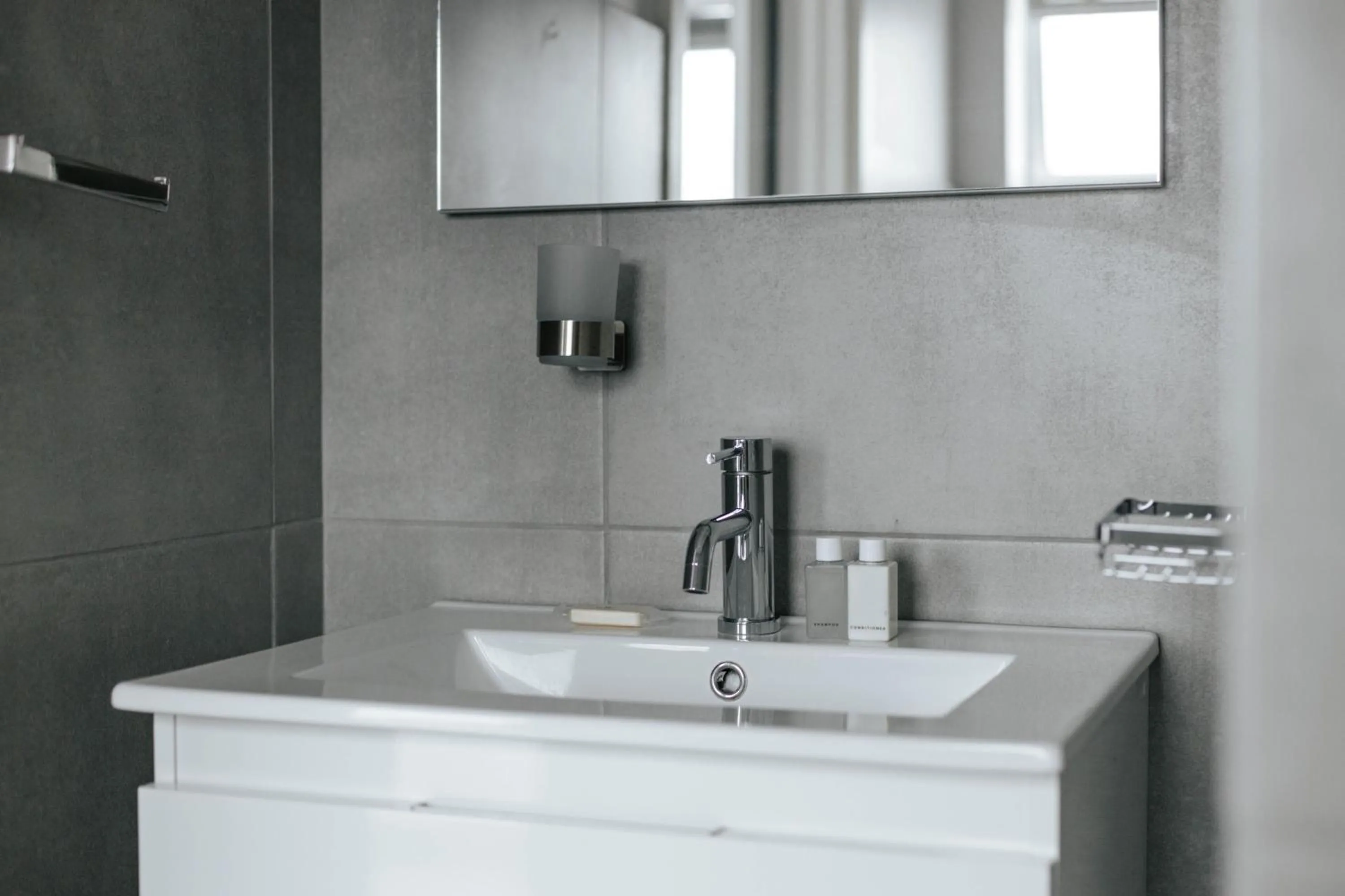 Bathroom in Kingswood Manor No.17