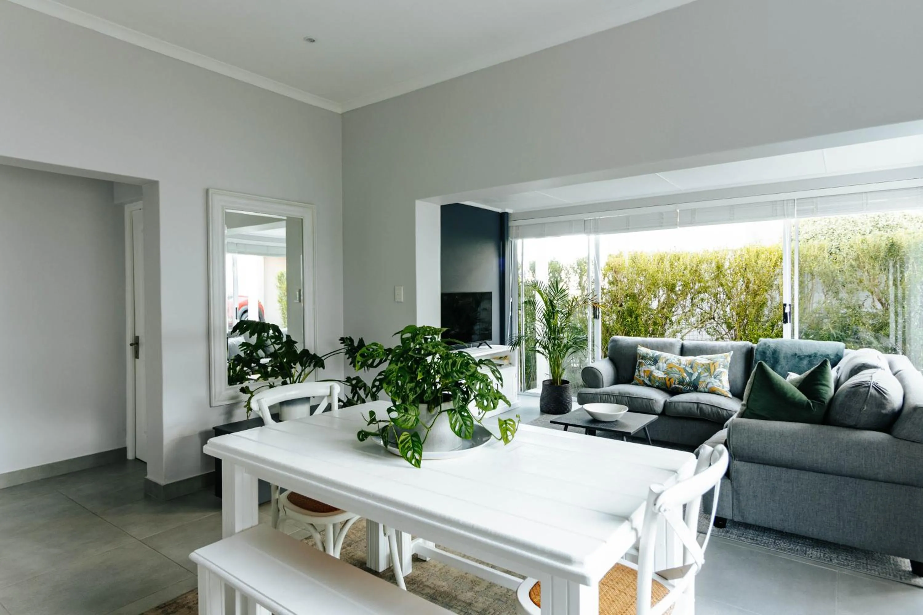 Dining area in Kingswood Manor No.17