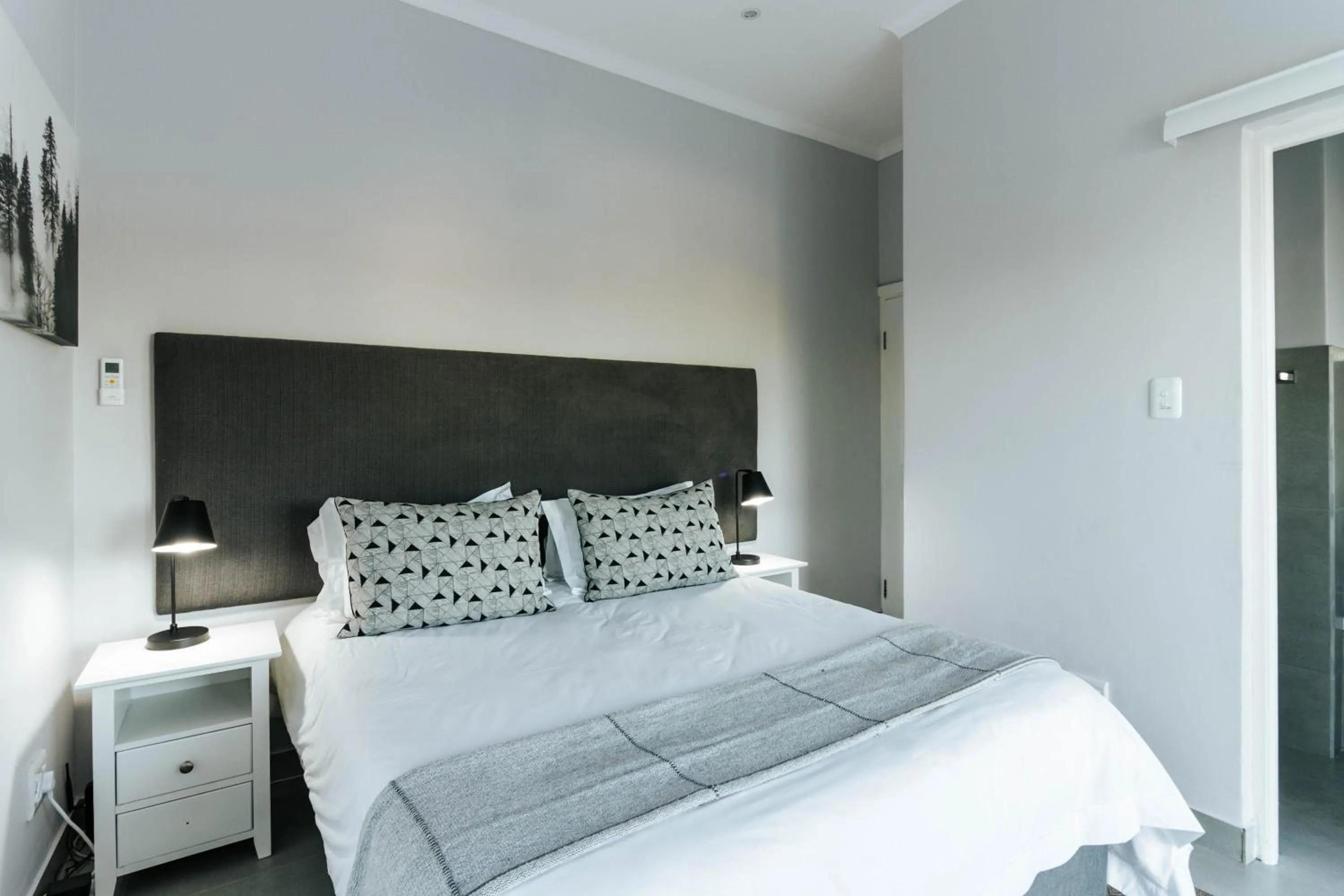 Bed in Kingswood Manor No.17