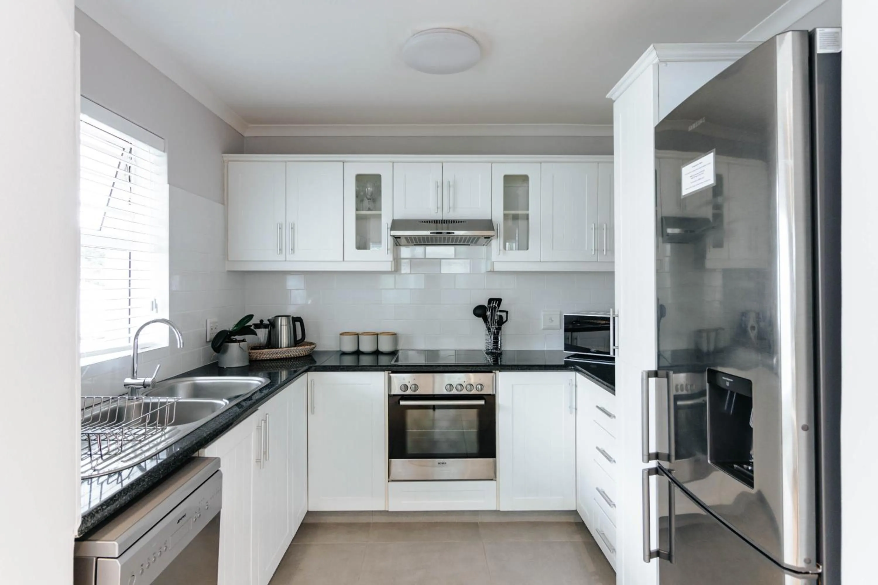 Kitchen or kitchenette in Kingswood Manor No.17
