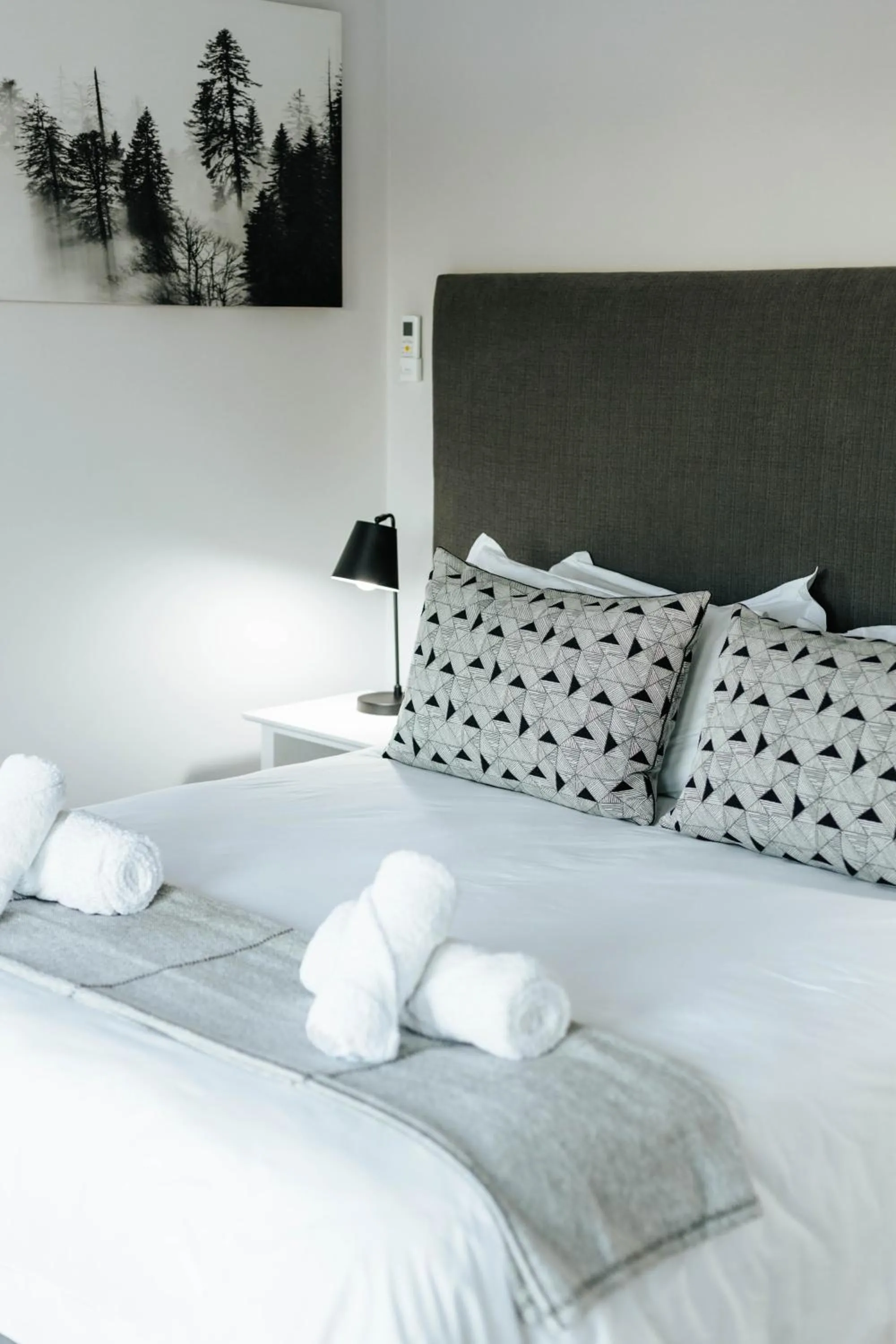 Bed in Kingswood Manor No.17
