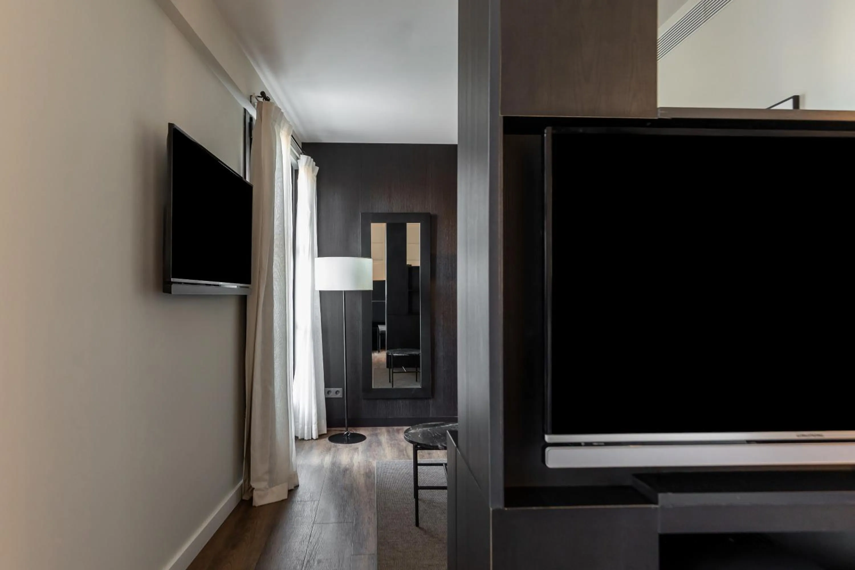 TV and multimedia in Yurbban Ramblas Boutique Hotel