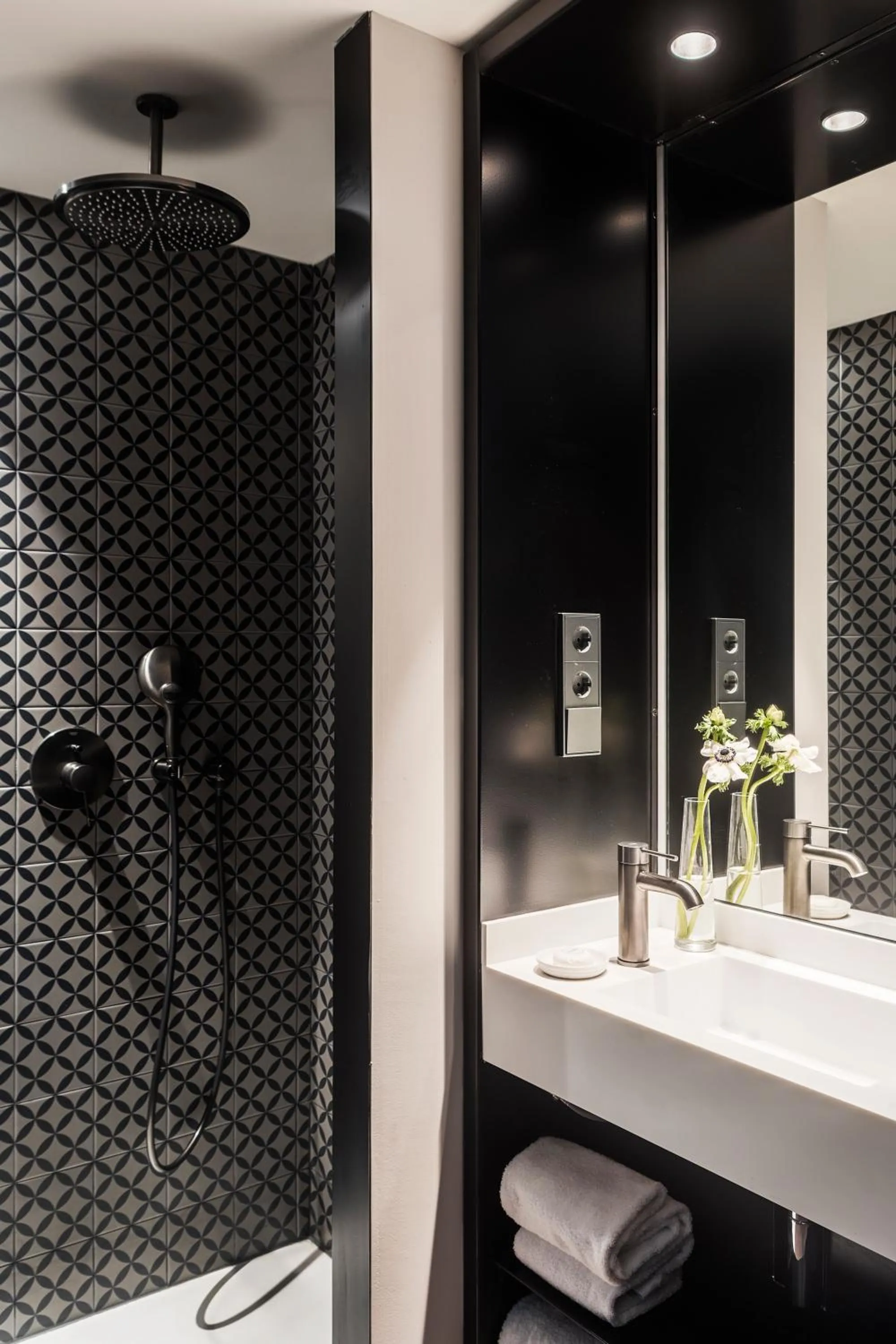 Bathroom in Yurbban Ramblas Boutique Hotel