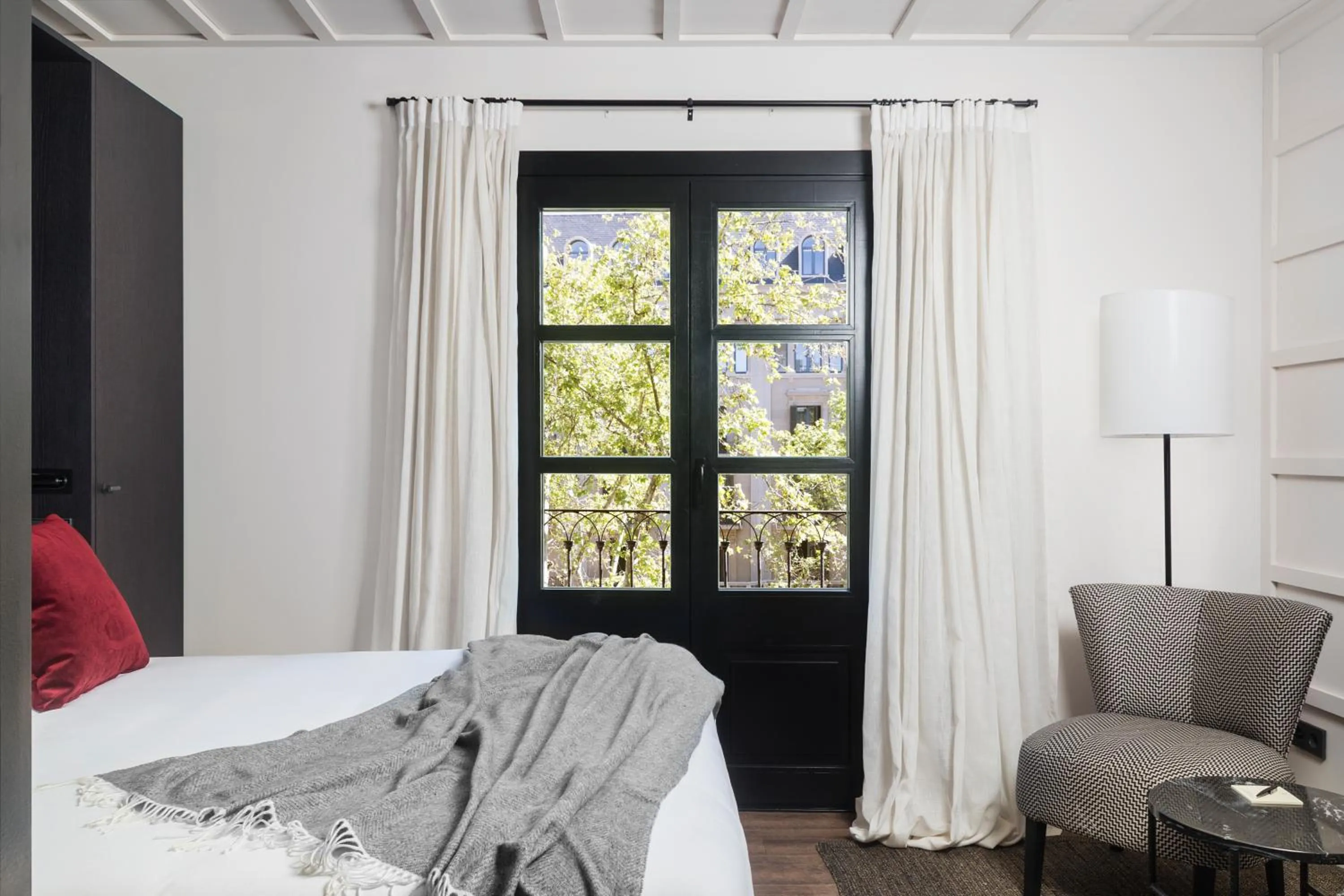 Bed in Yurbban Ramblas Boutique Hotel