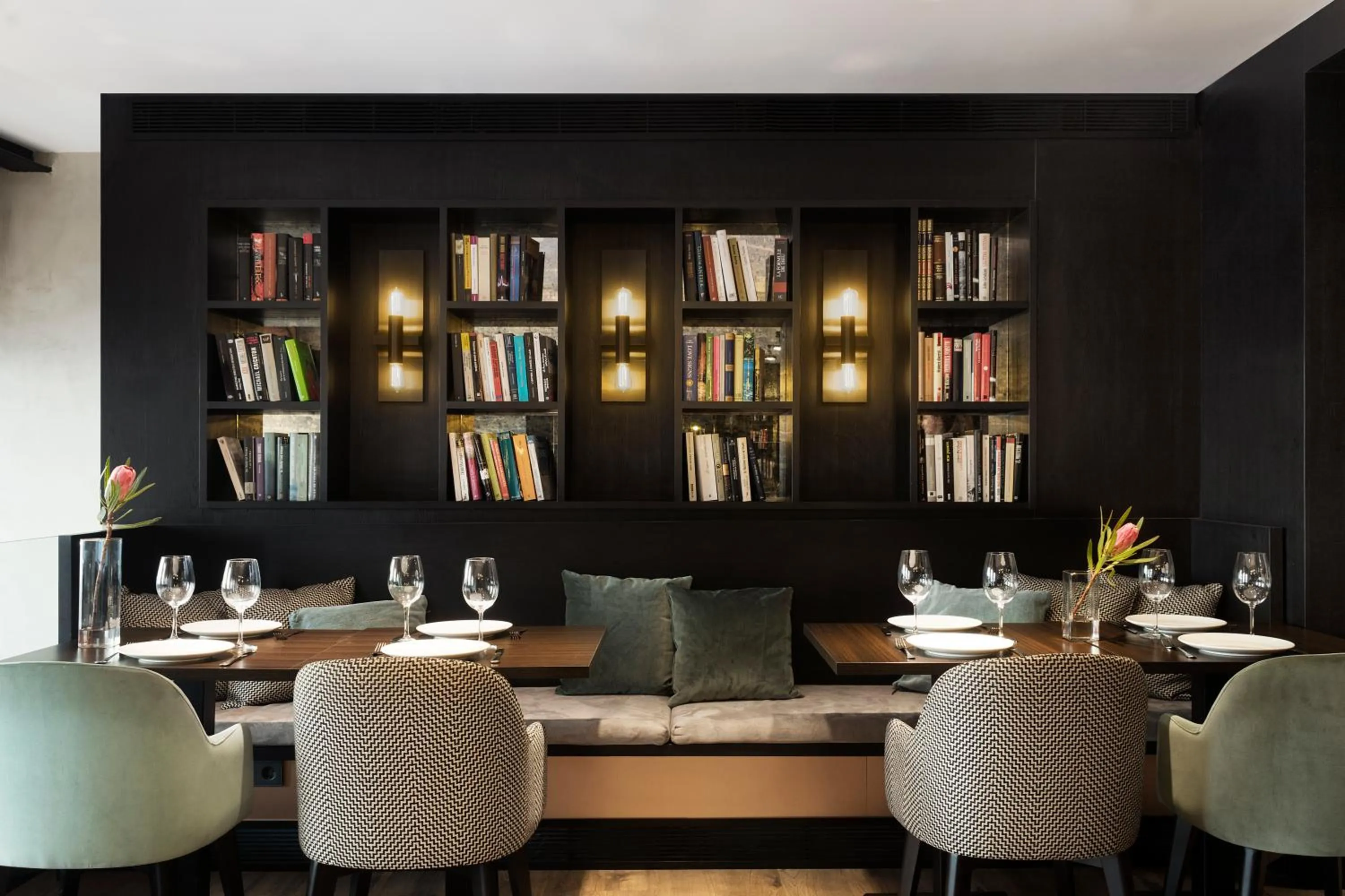 Restaurant/places to eat in Yurbban Ramblas Boutique Hotel